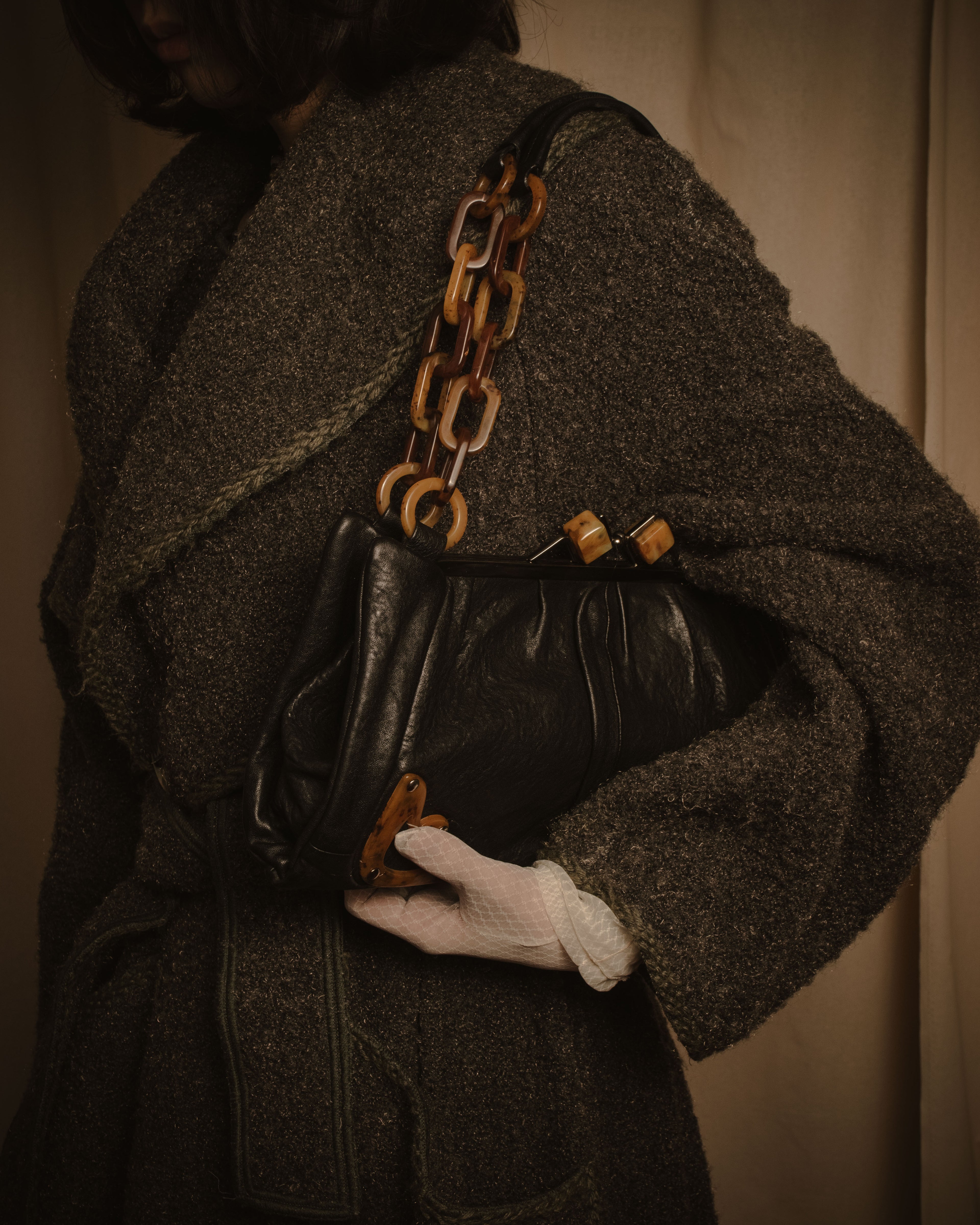 –SPECIAL– "MIU MIU"
Early 2000s bakelite effect chain frame bag