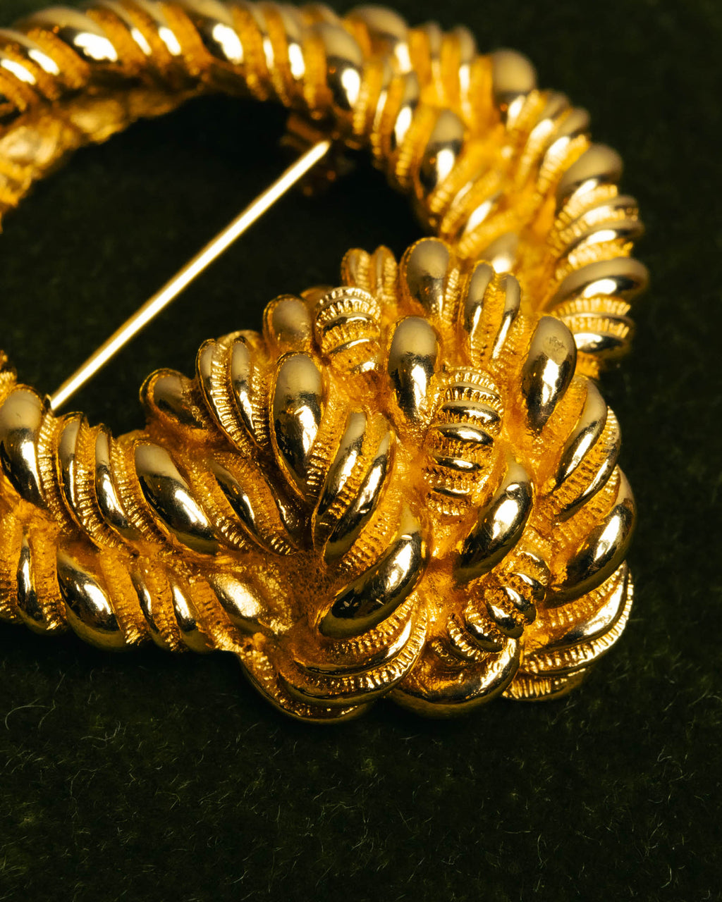 "Christian Dior" 80's-90's Sculptural gold tone brooch