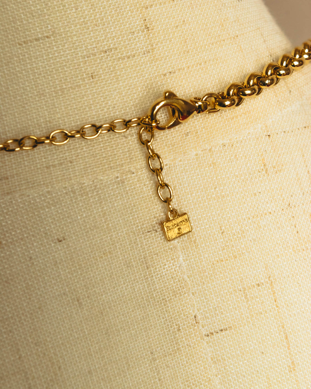 "BURBERRYS" 90's Emerald enamel costume jewelry necklace