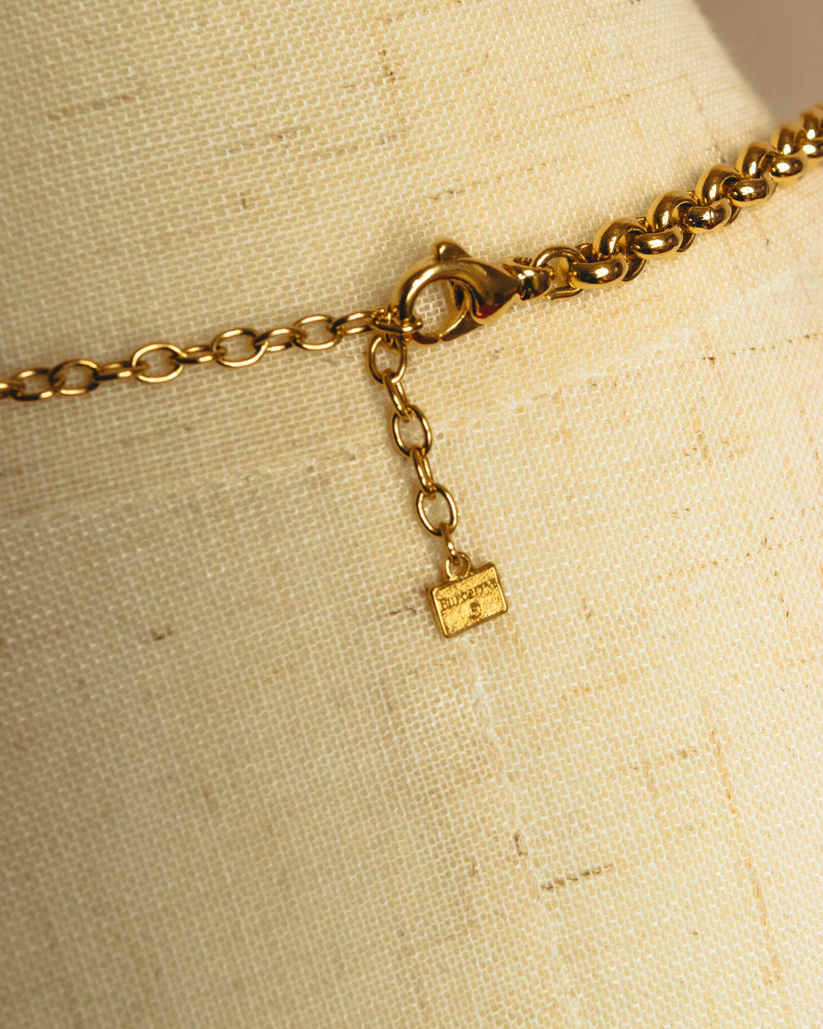 "BURBERRYS" 90's Emerald enamel costume jewelry necklace