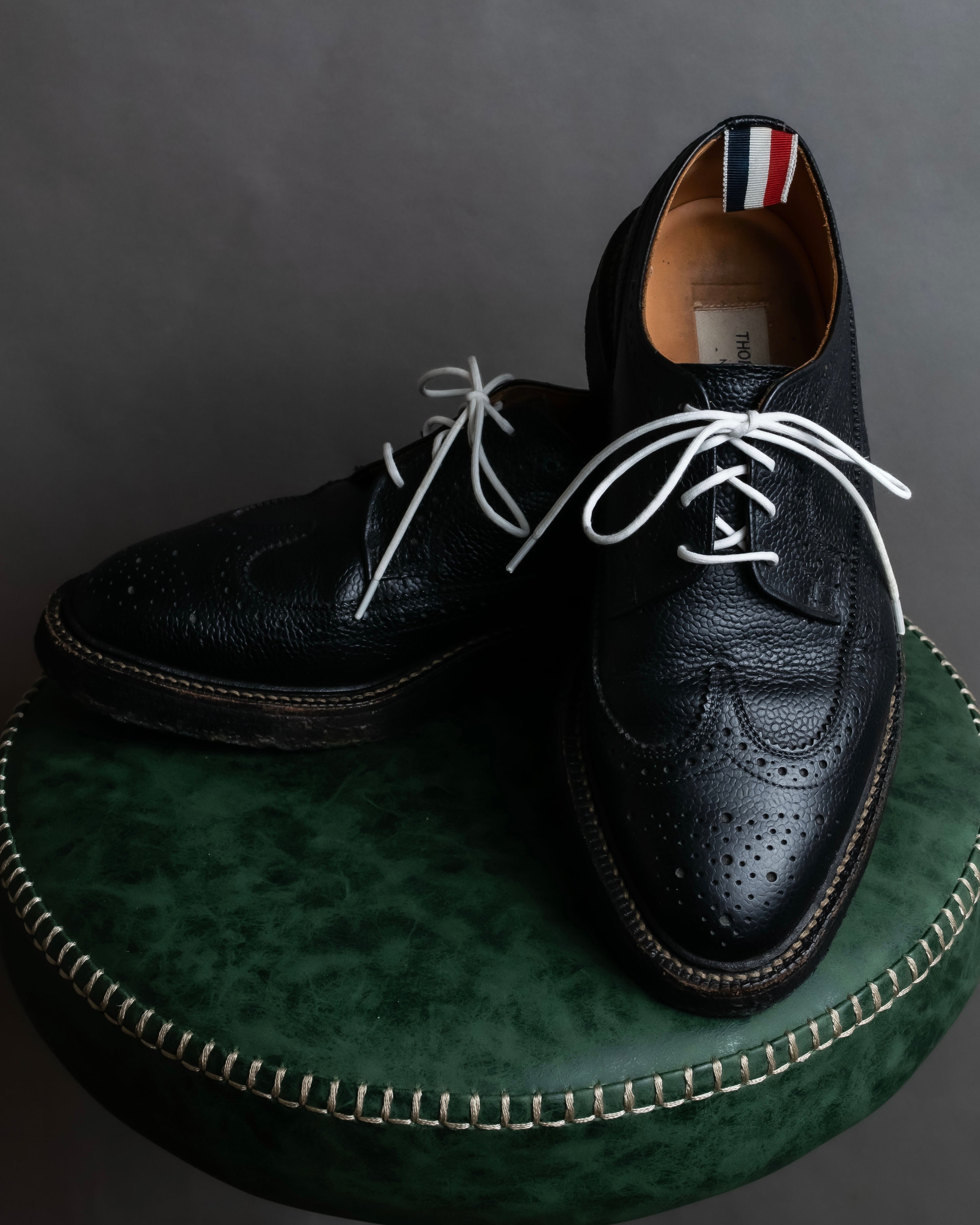 THOM BROWNE - Wingtip Leather Shoes - Black - Rubber Sole, Grained Leather, White Laces MOOD THOM BROWNE - Wingtip Leather Shoes - Black - Rubber Sole, Grained Leather, White Laces MOOD