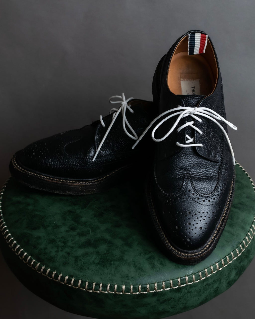 "THOM BROWNE" Wingtip design rubber sole leather shoes