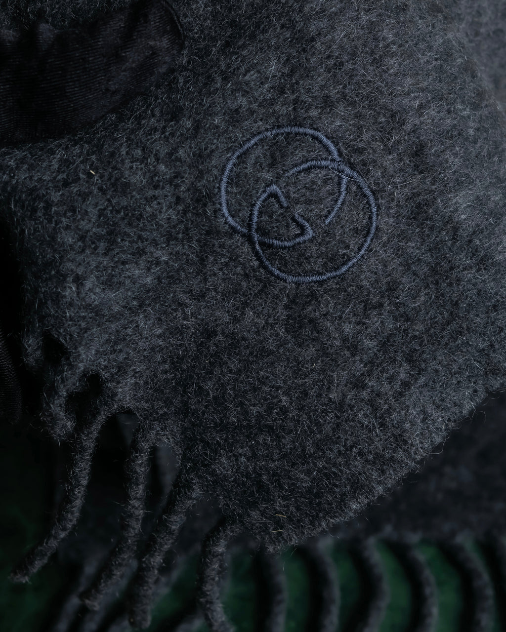 "GUCCI" Fuzzy logo engraved fringe large muffler