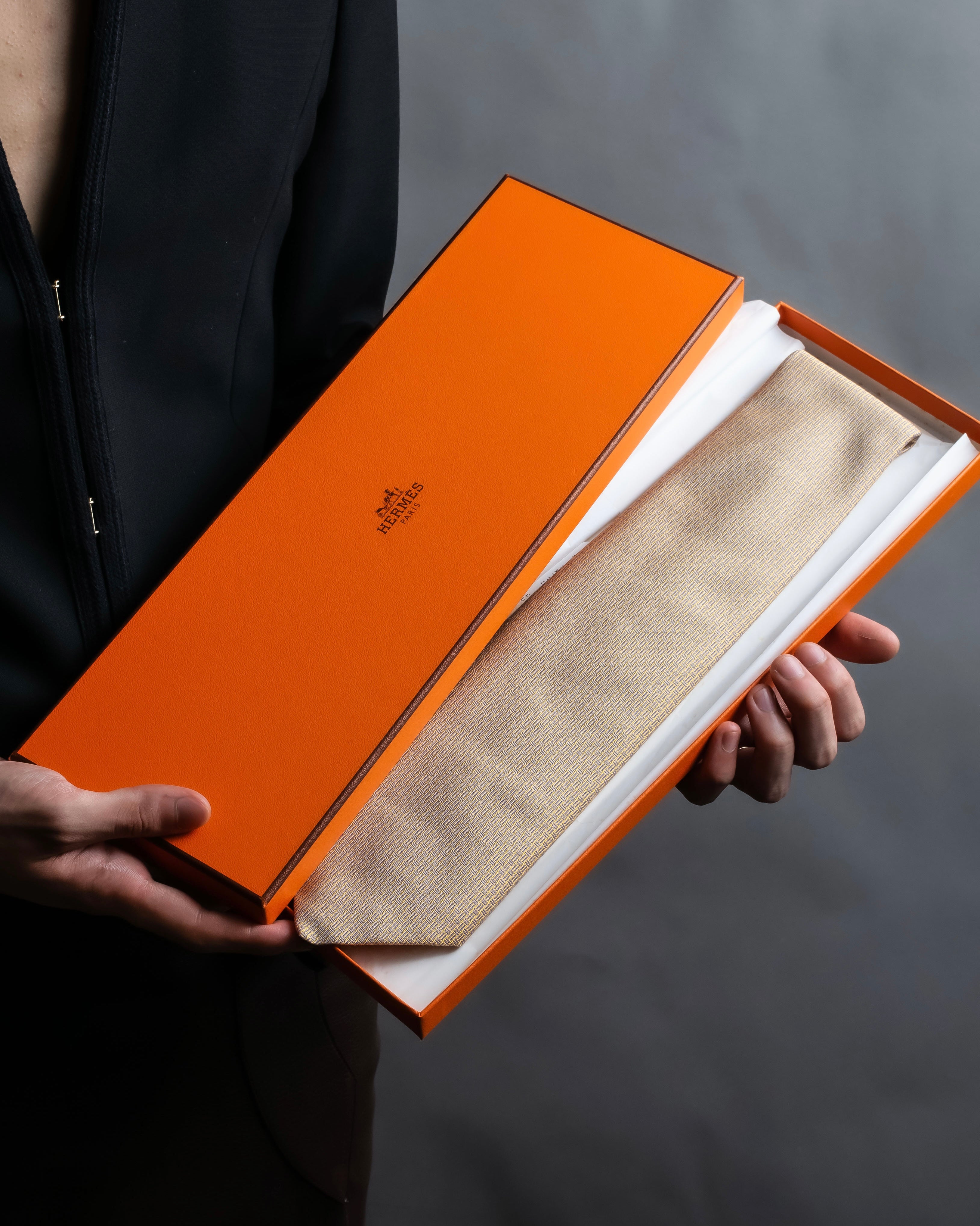 “HERMES” Double line patterned silk tie