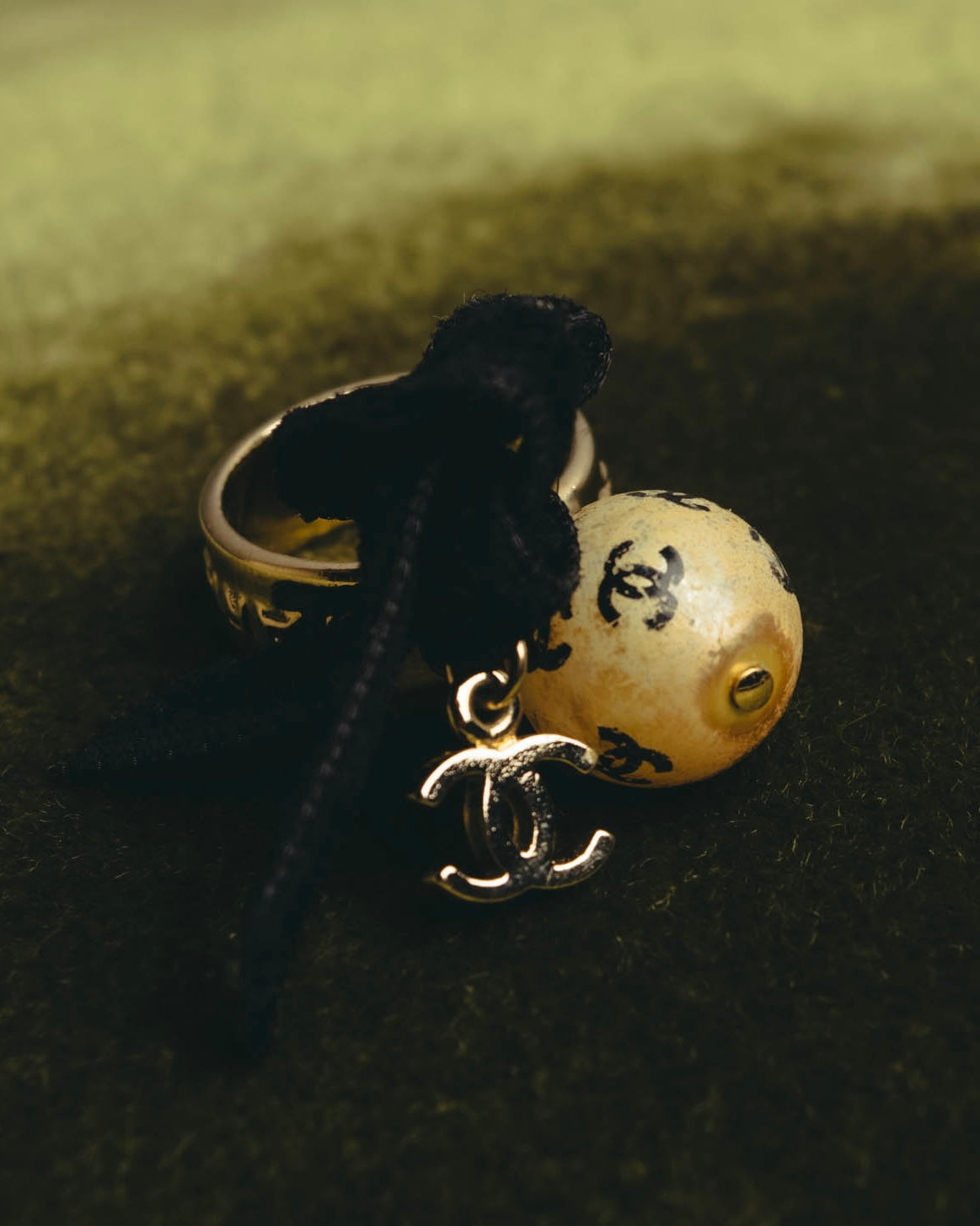 "CHANEL" 00's Playful charm ring
