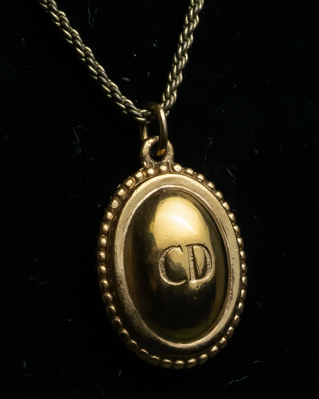 "Christian Dior" Logo engraved oval top motif gold necklace