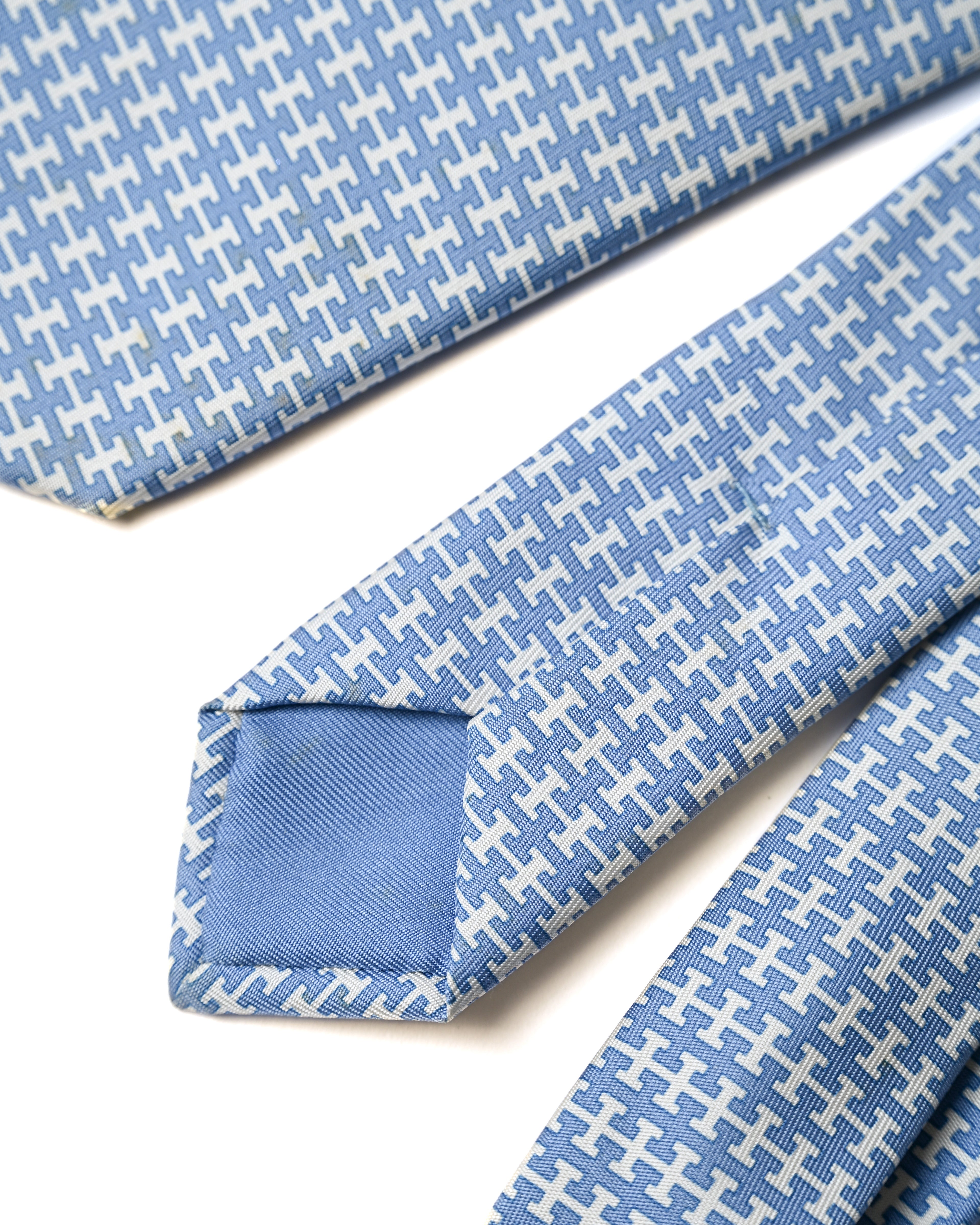 HERMES/ H Logo Silk Tie Sky Blue × Whigte