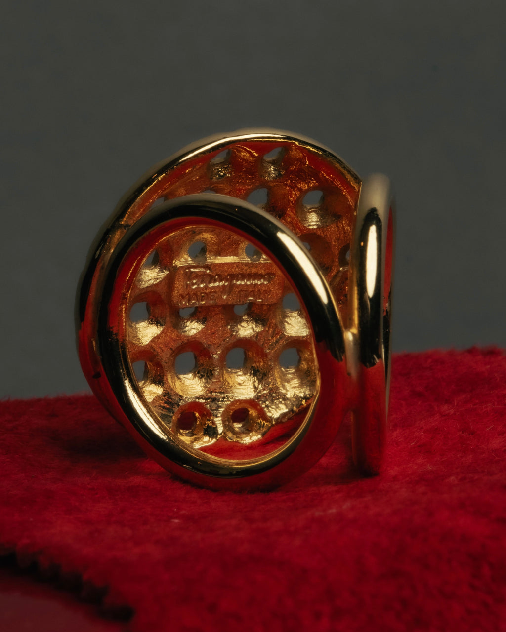 “Salvatore Ferragamo” 90’s-00’s Intrecciato motif scarf ring