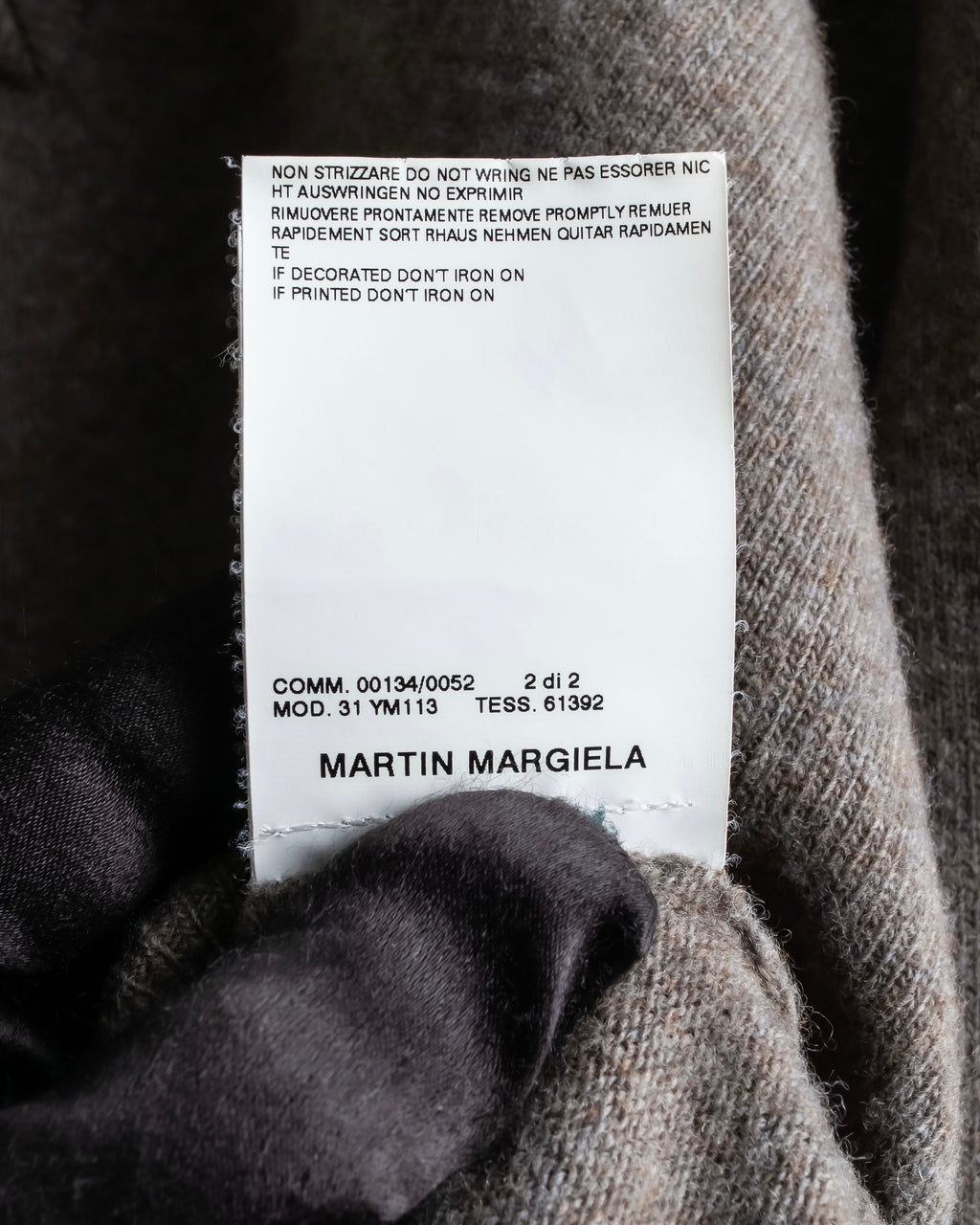 "MAISON MARGIELA 2005's AW " Twisted detail V-neck knit