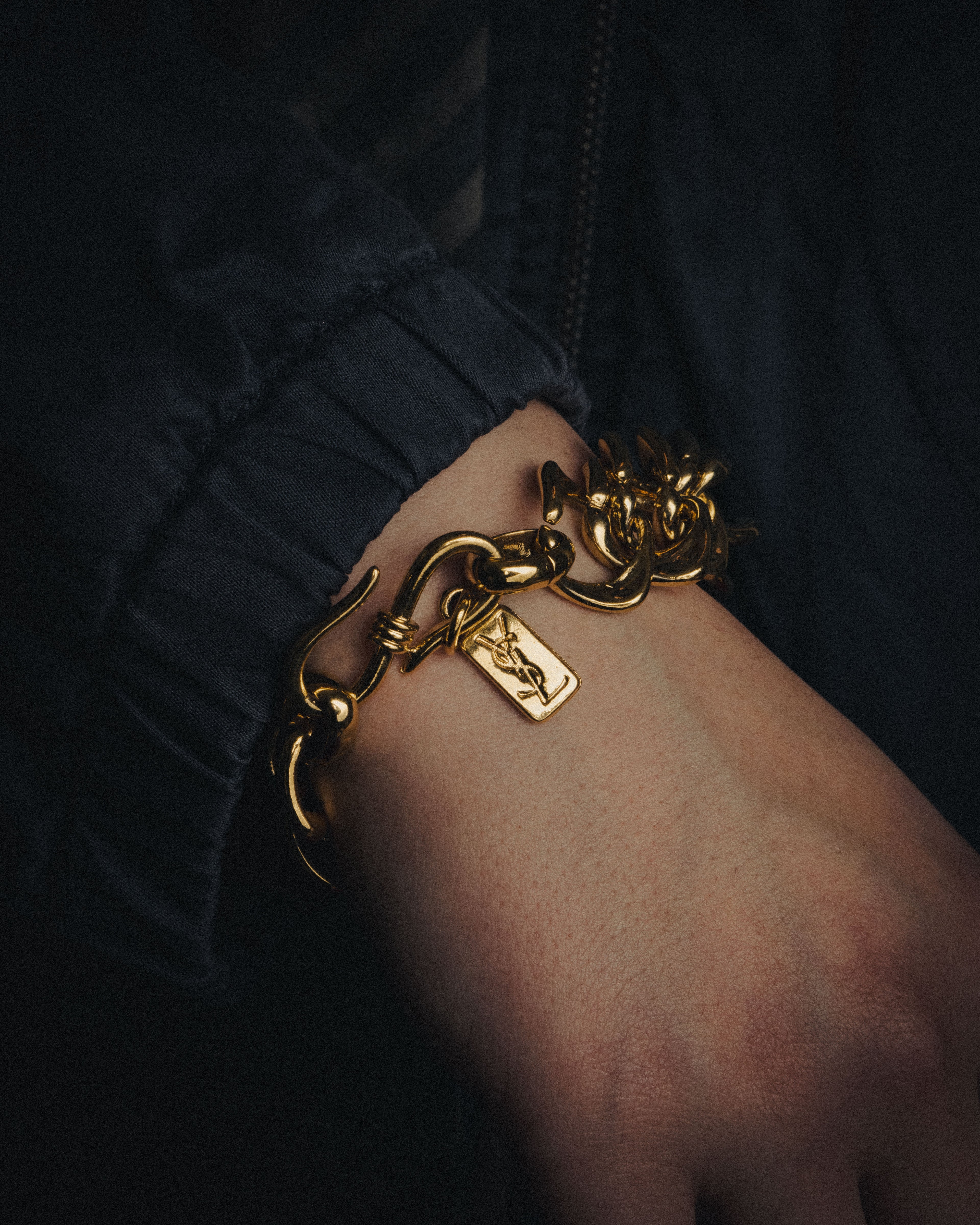 –SPECIAL– “Yves Saint Laurent” 90’s sculptural chain bracelet