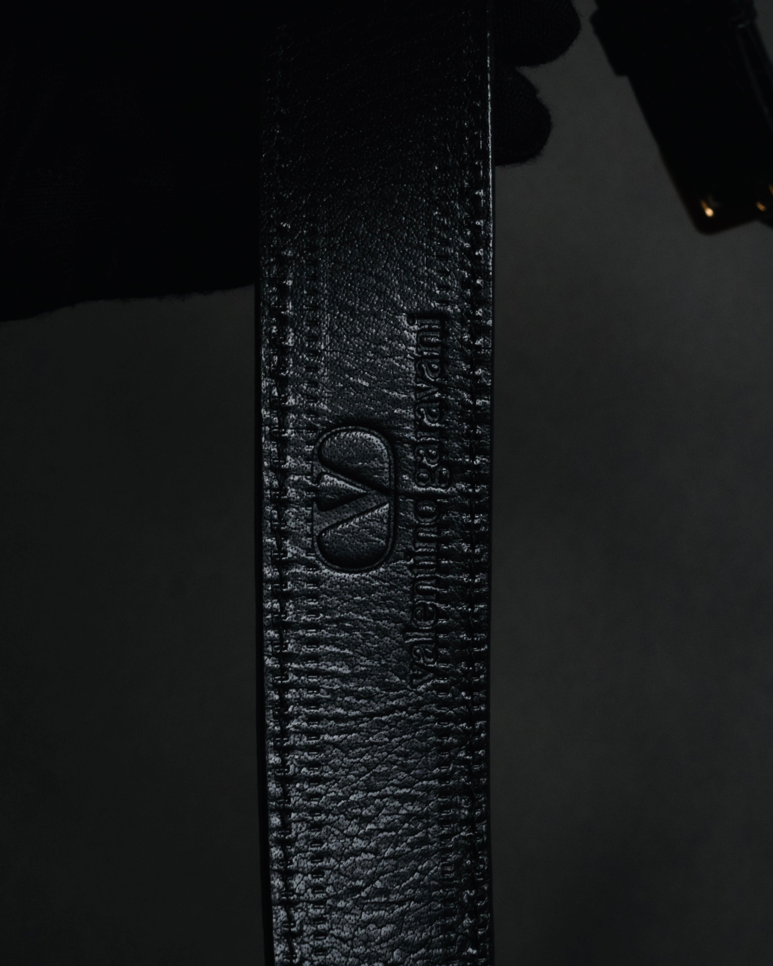 –SPECIAL– "Valentino Garavani"
1985-95 Croc embossed trapezoid top handle bag