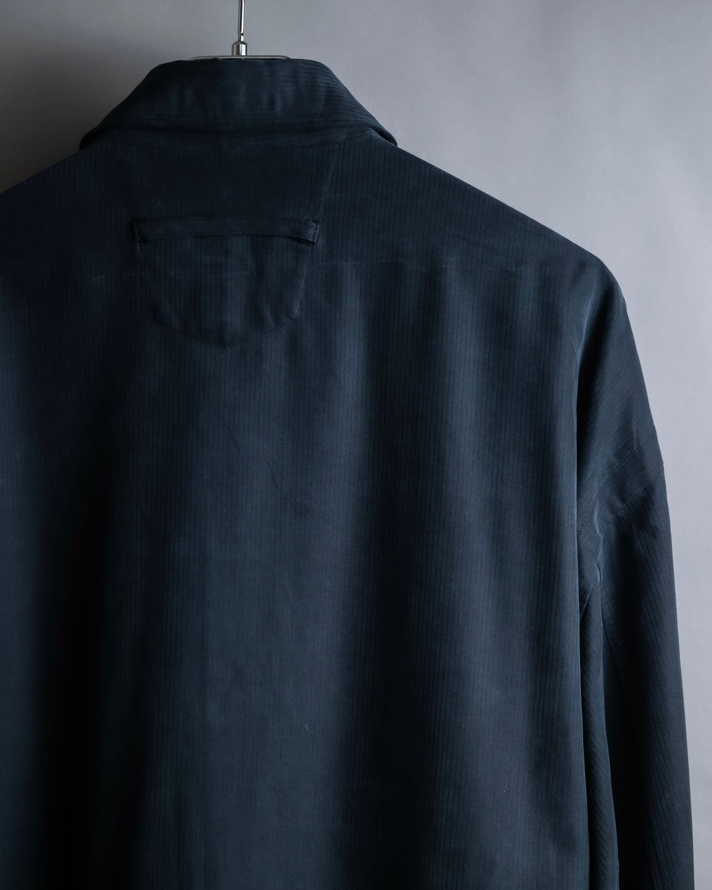 "SIGNUM" Vertical line relaxed fit black shirt