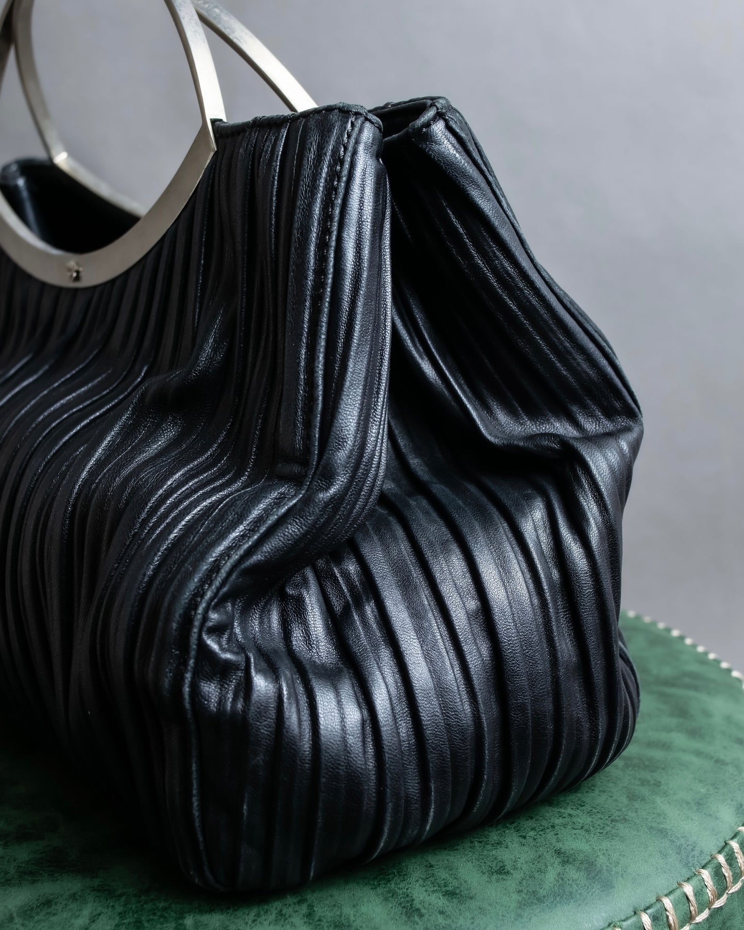 "GIANNI VERSACE" Random pleated medusa motif one handle bag