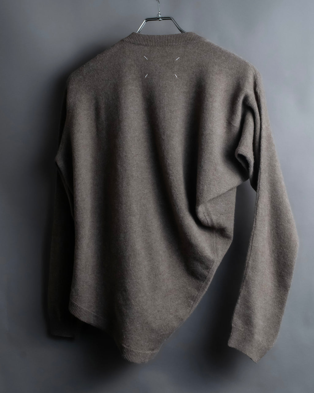 "MAISON MARGIELA 2005's AW " Twisted detail V-neck knit