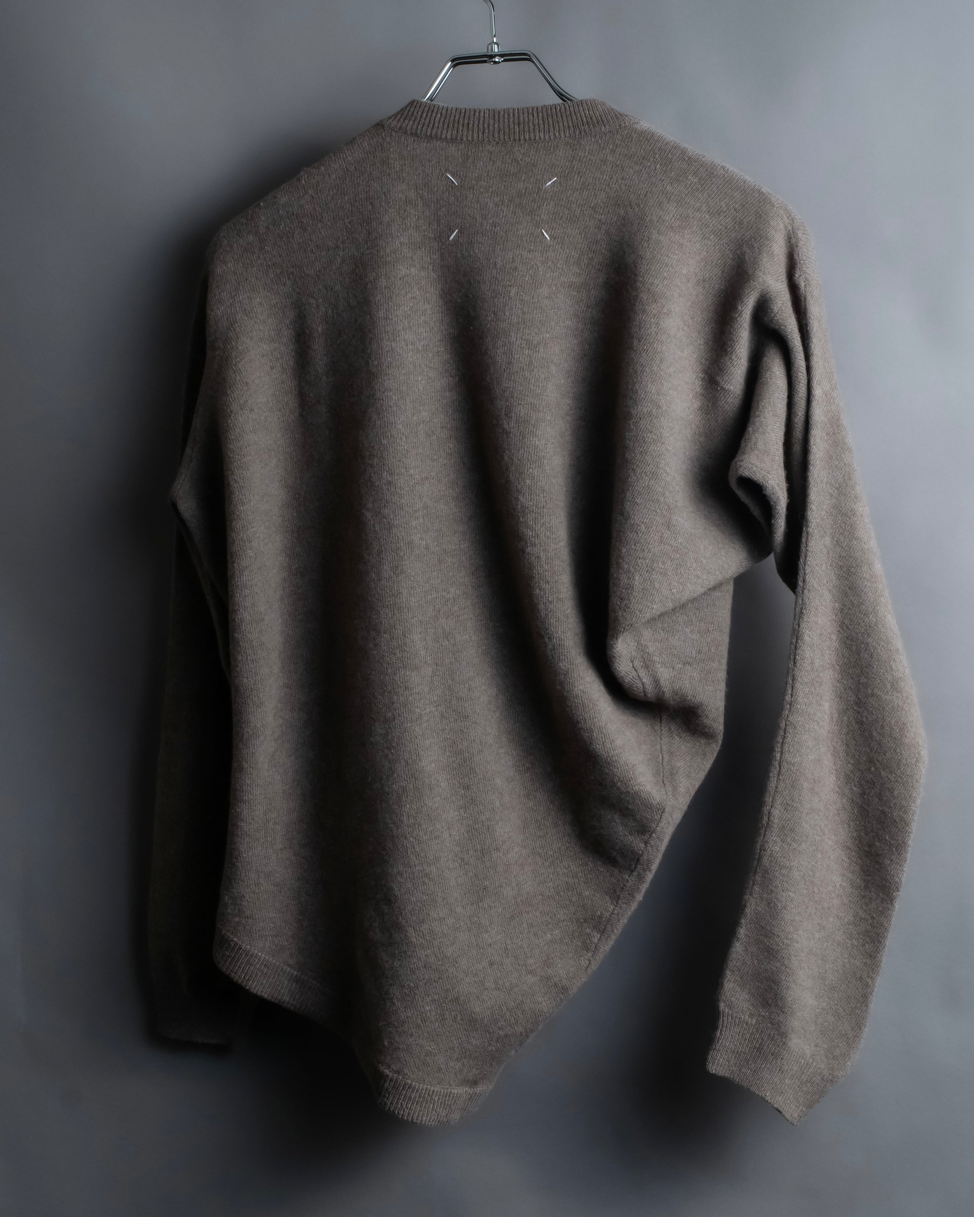 "MAISON MARGIELA 2005's AW " Twisted detail V-neck knit