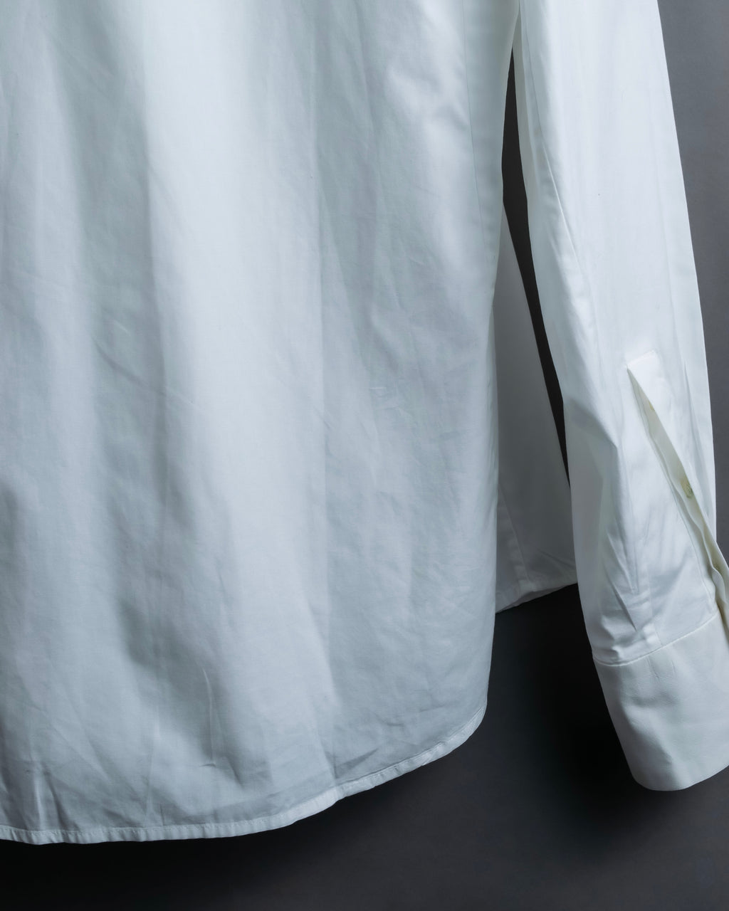 "Bruno Pieters." 2-way collar design stand-up collar dress shirt