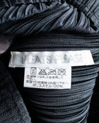 "PLEATS PLEASE ISSEY MIYAKE"
Features sleeve open collar blouse