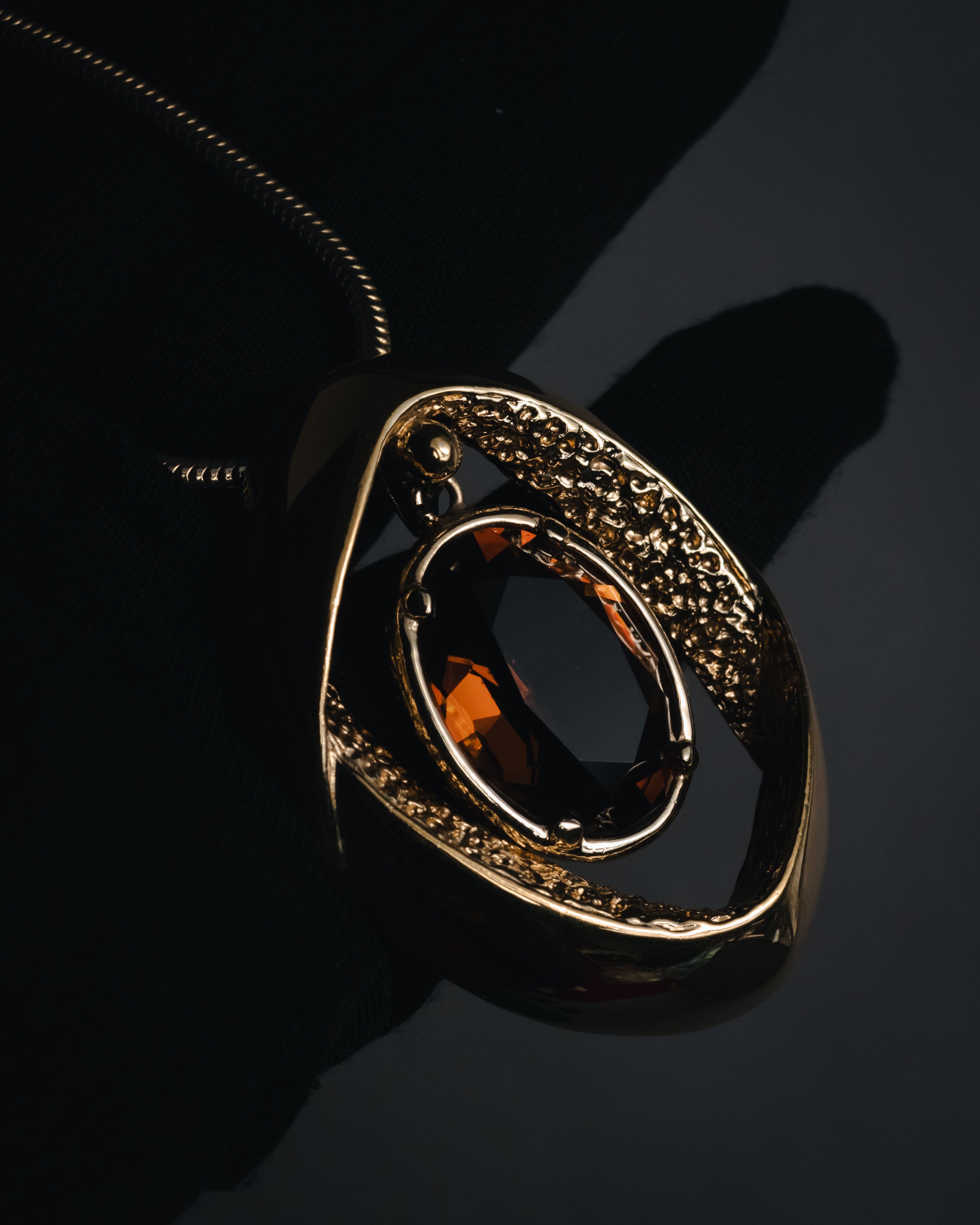 "Vintage" 80’s Sculptural oval stone pendant necklace