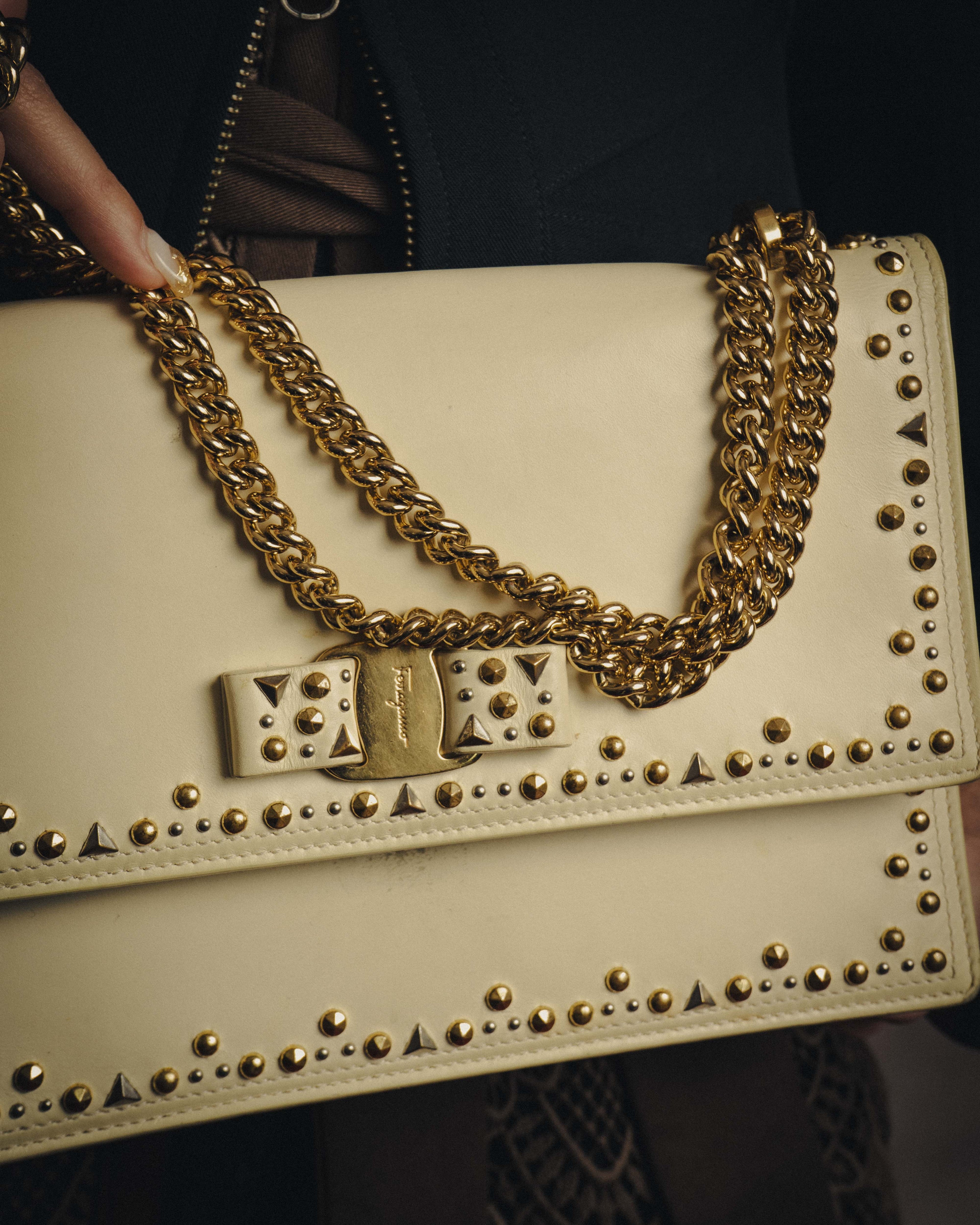 -SPECIAL- “Salvatore Ferragamo” 2015-2017 Vara studded chain shoulder bag
