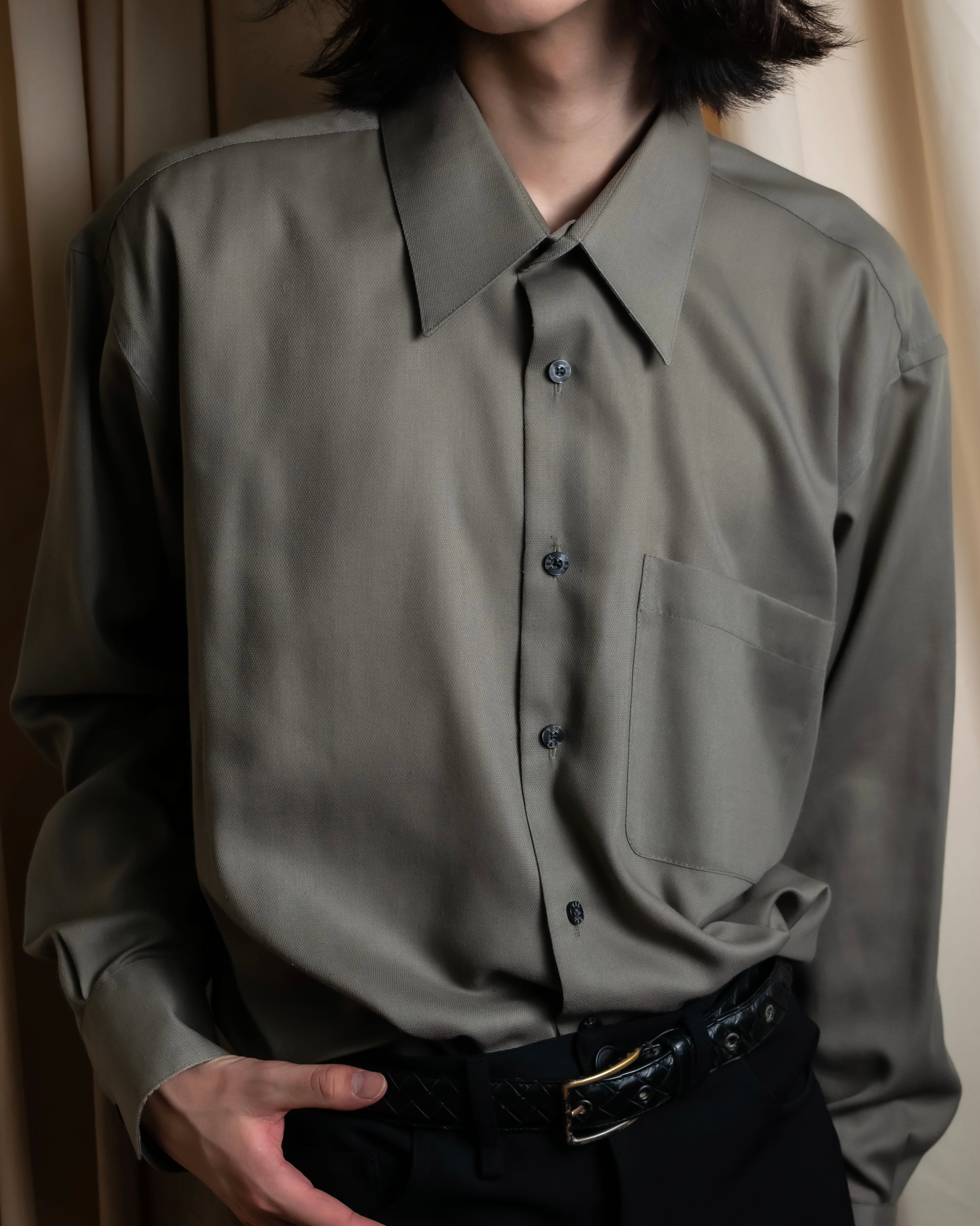 "YVES SAINT LAURENT for men"
Grayish khaki color oversized shirt