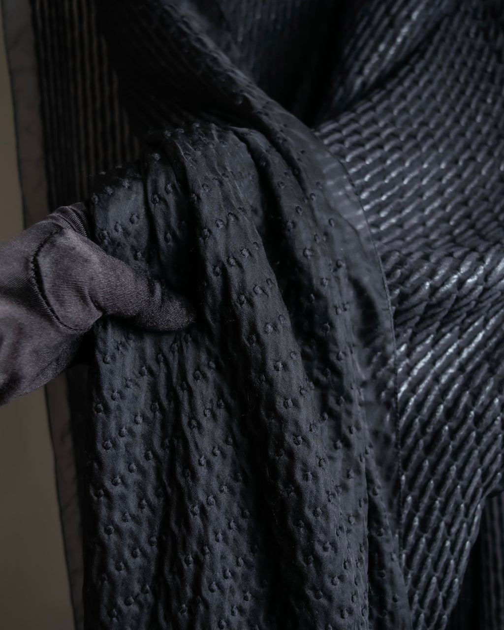 "GIORGIO ARMANI" Waffle low gauge knit fringe design stole