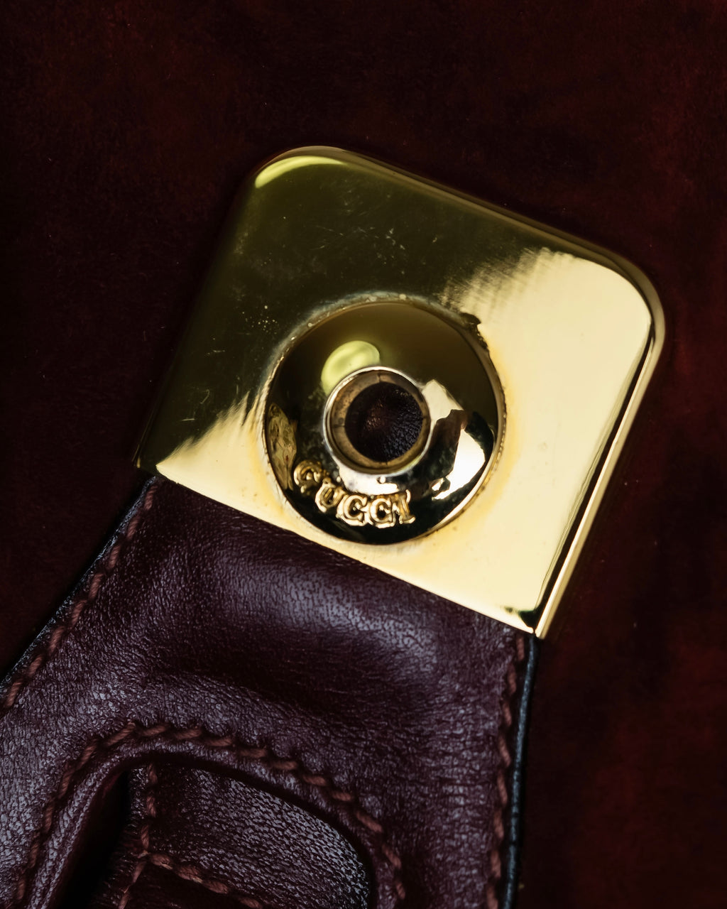 "GUCCI" Aristocratic crest charm suede shoulder bag