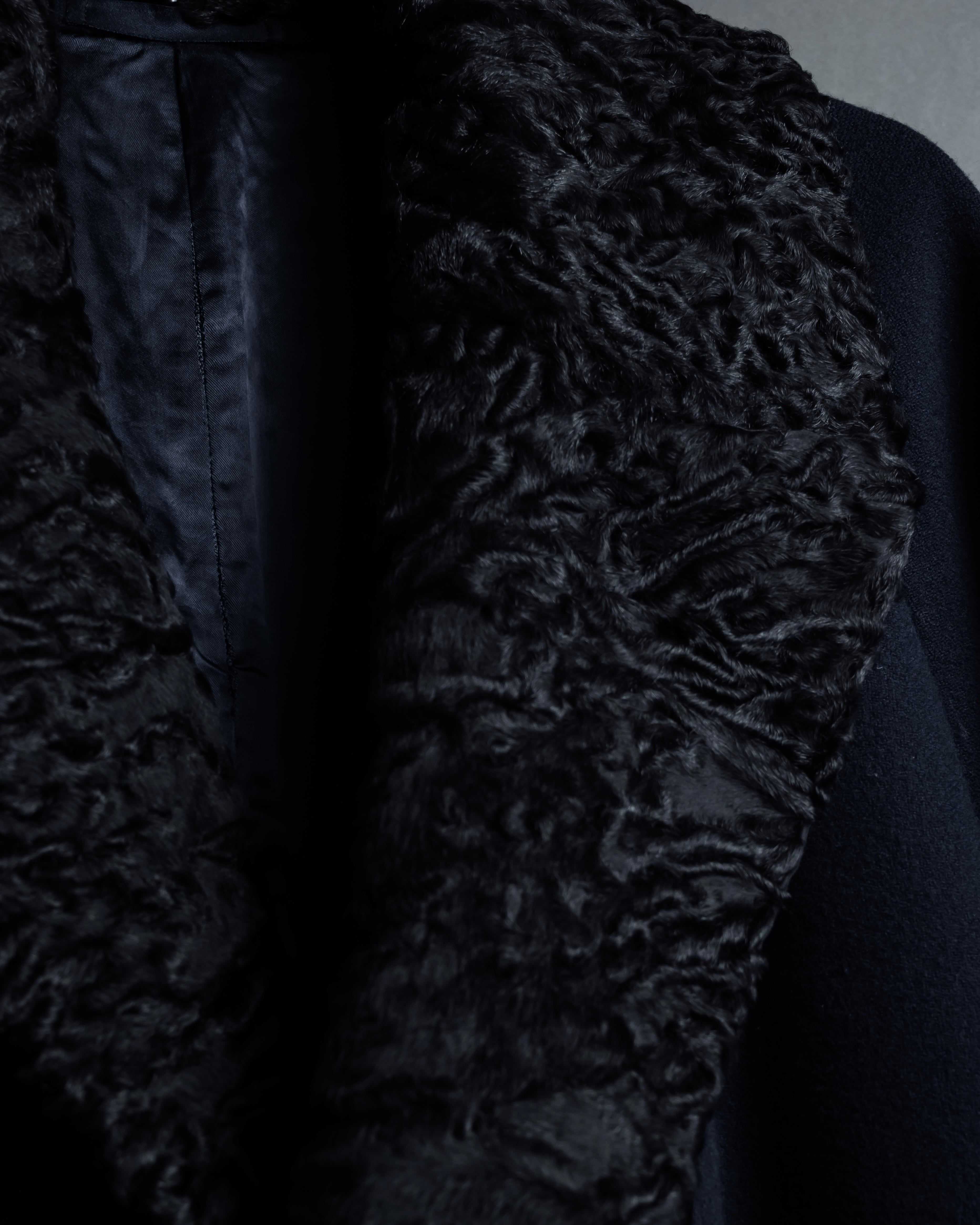 -SPECIAL- "CARUSO"
 Fur collar design belted melton coat