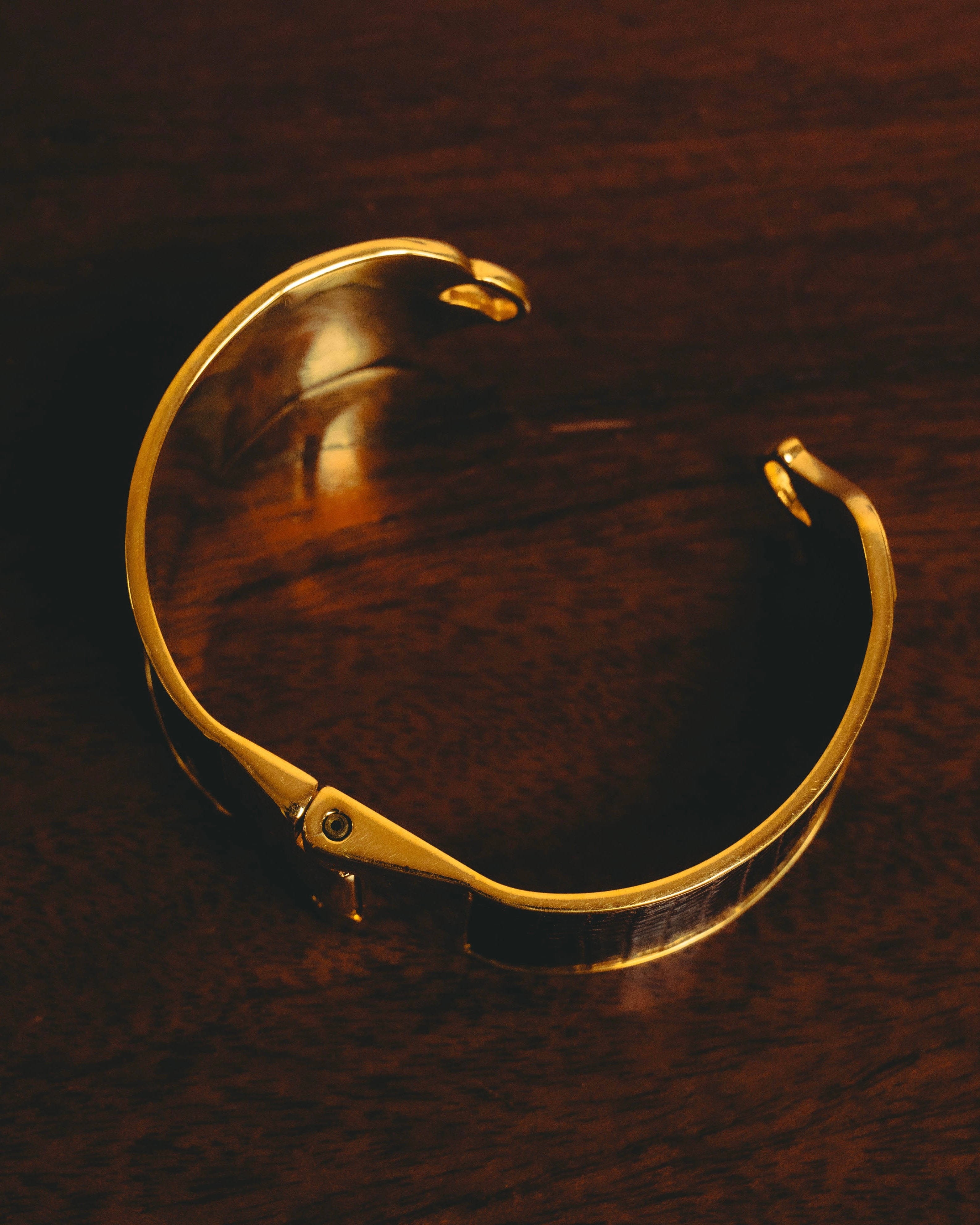 “GUCCI” 90’s-00’s Lizard-embossed leather horsebit cuff bracelet