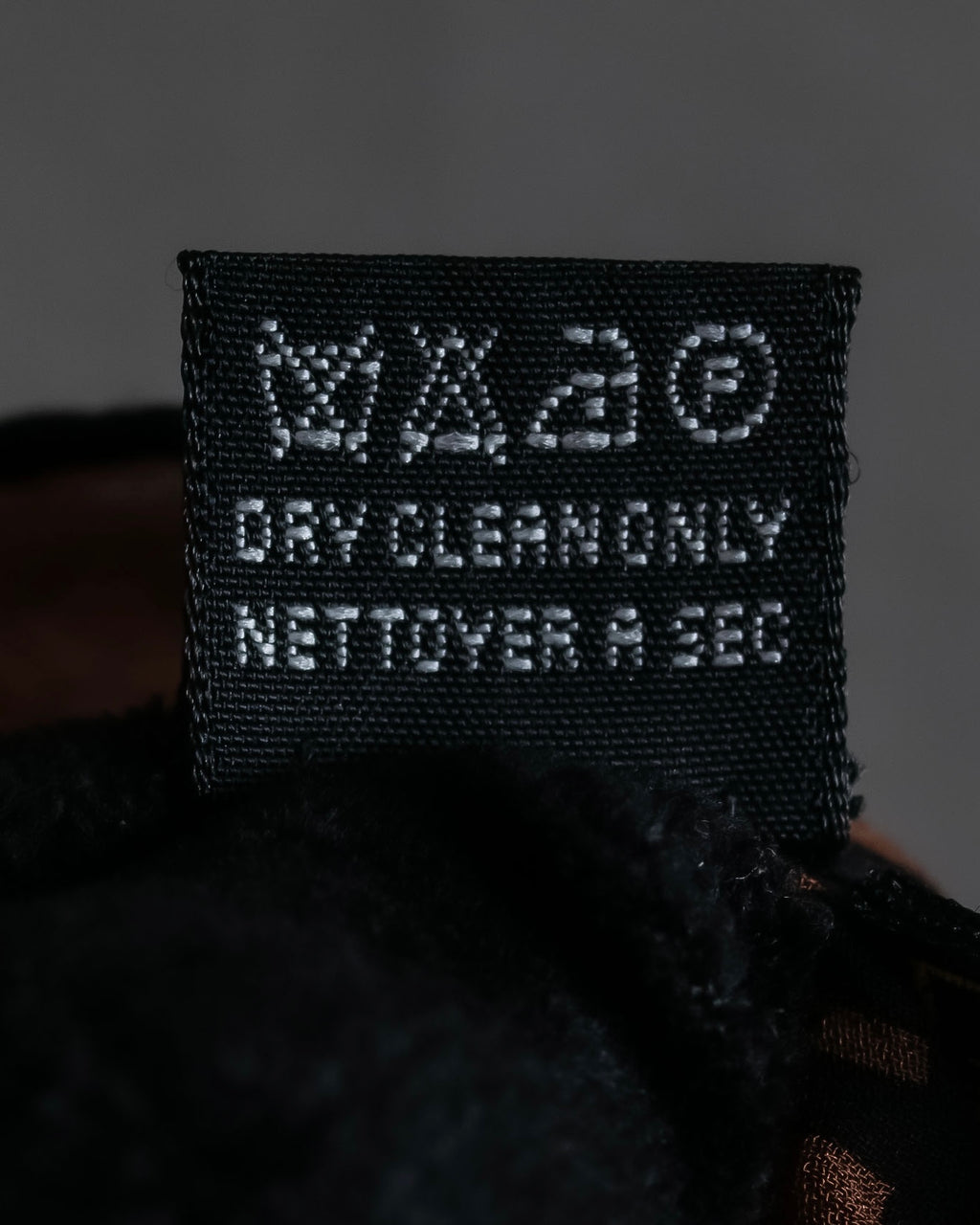 "FENDI" Logo engraved lace motif scarf