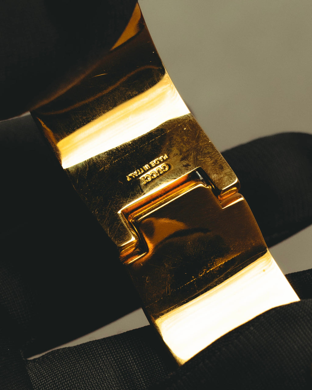 “GUCCI” 90’s-00’s Lizard-embossed leather horsebit cuff bracelet