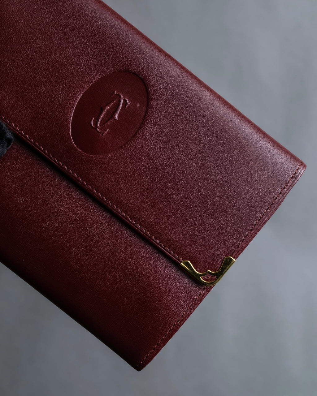 "Cartier" Les Must de Cartier bordeaux color leather wallet
