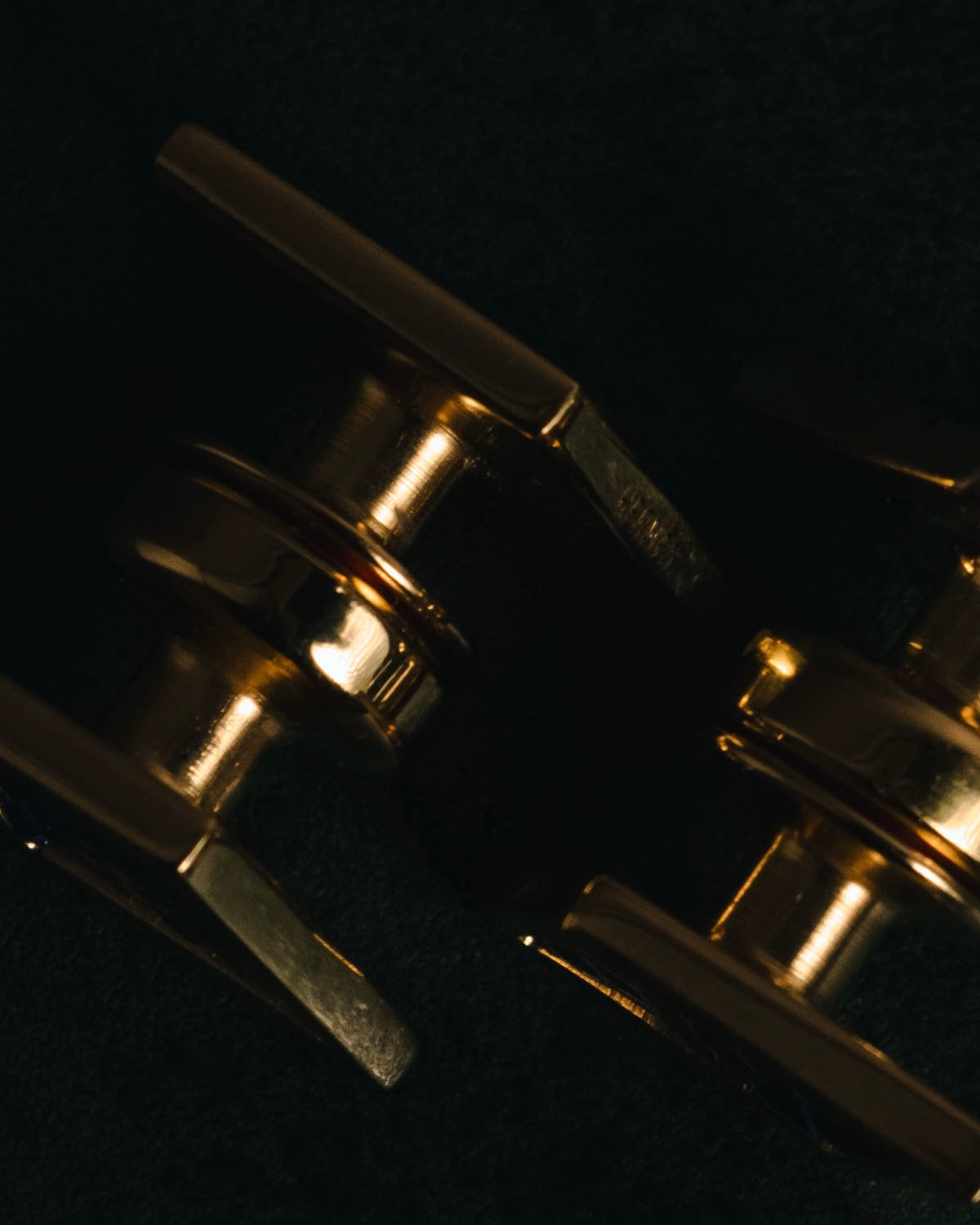 "HERMES" 90’s-00’s diamond inlay lizard cufflinks