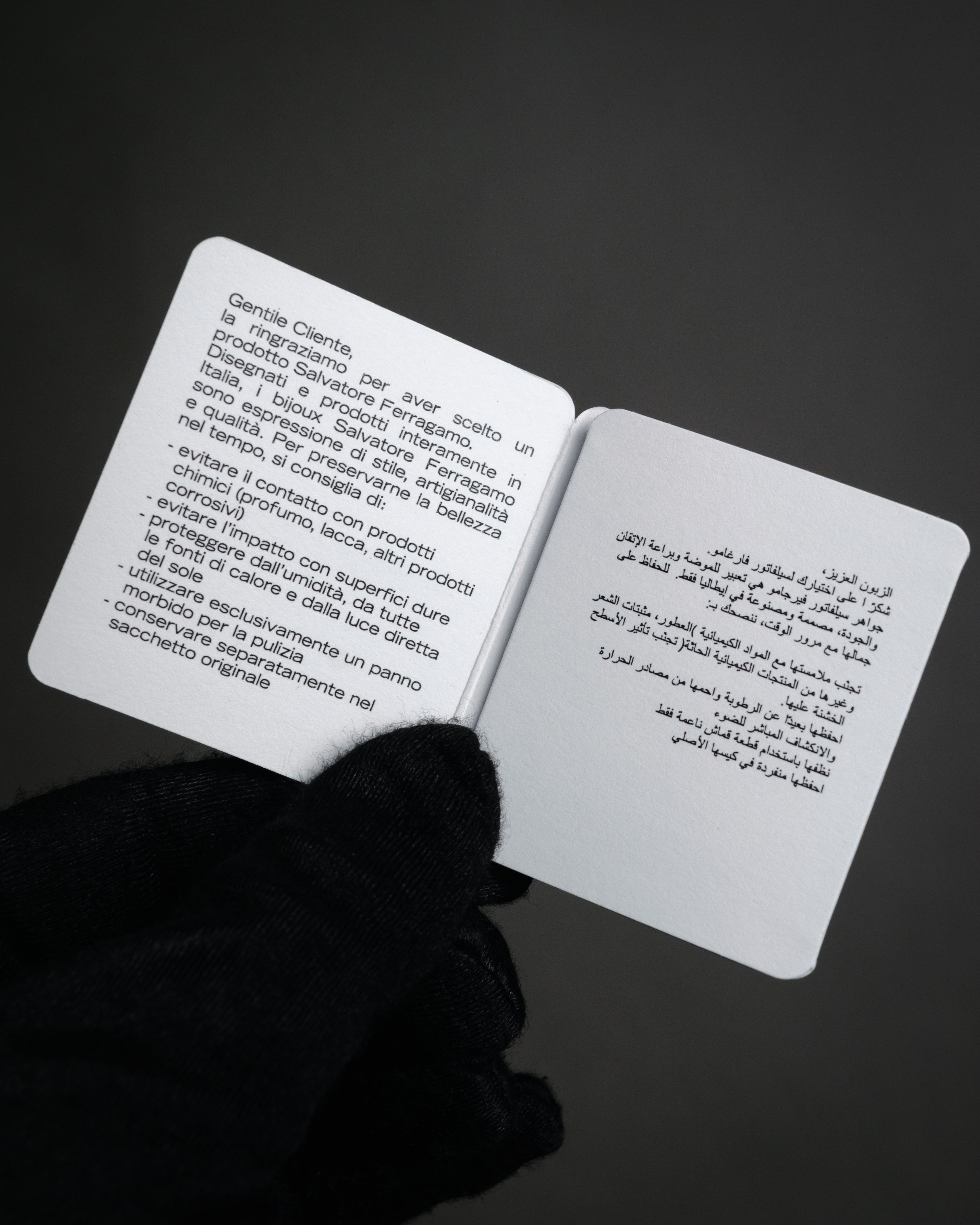 “Salvatore Ferragamo” 2010’s Vara ribbon leather bracelet