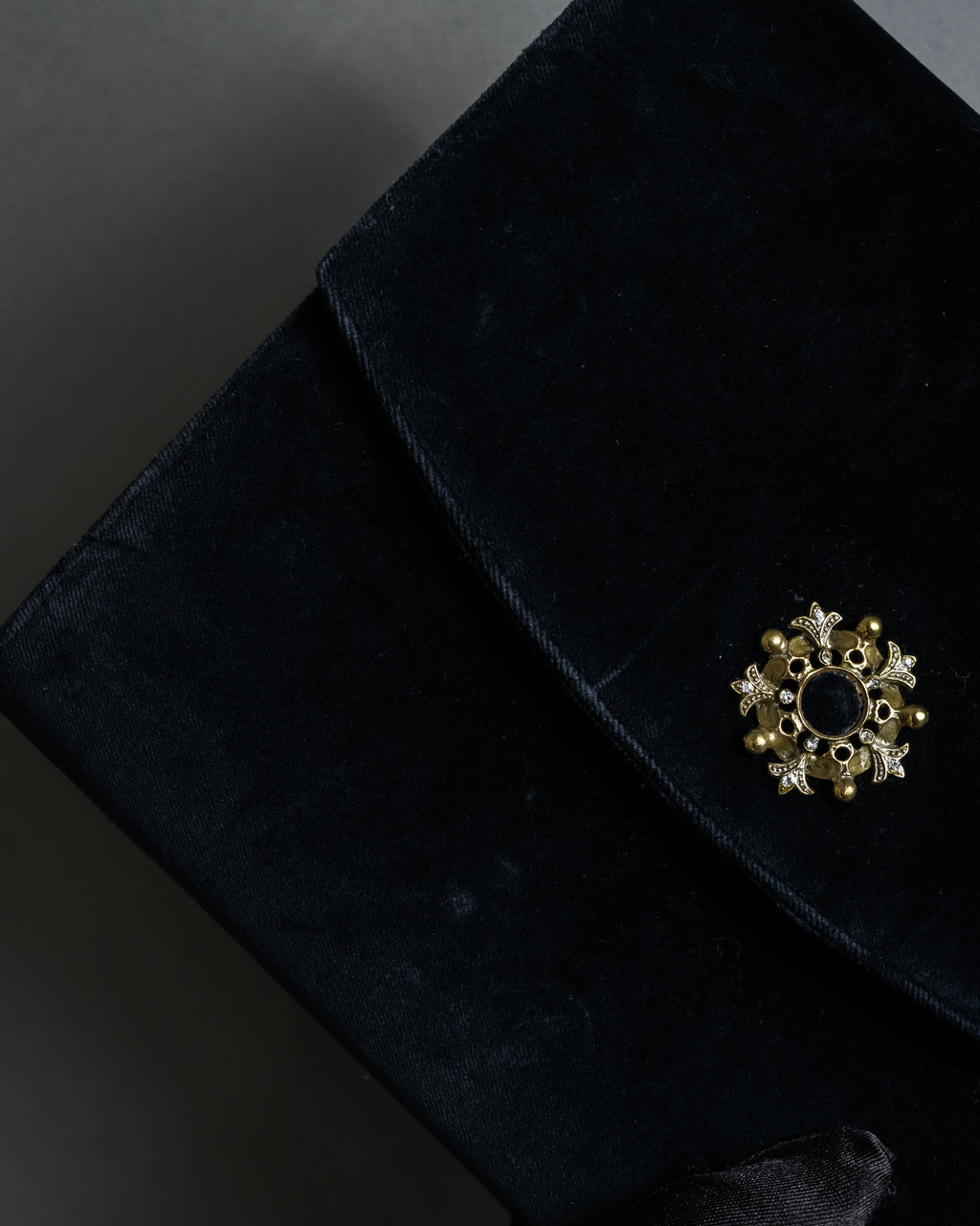 "Salvatore Ferragamo" Antique jewelry motif design velvet shoulder bag