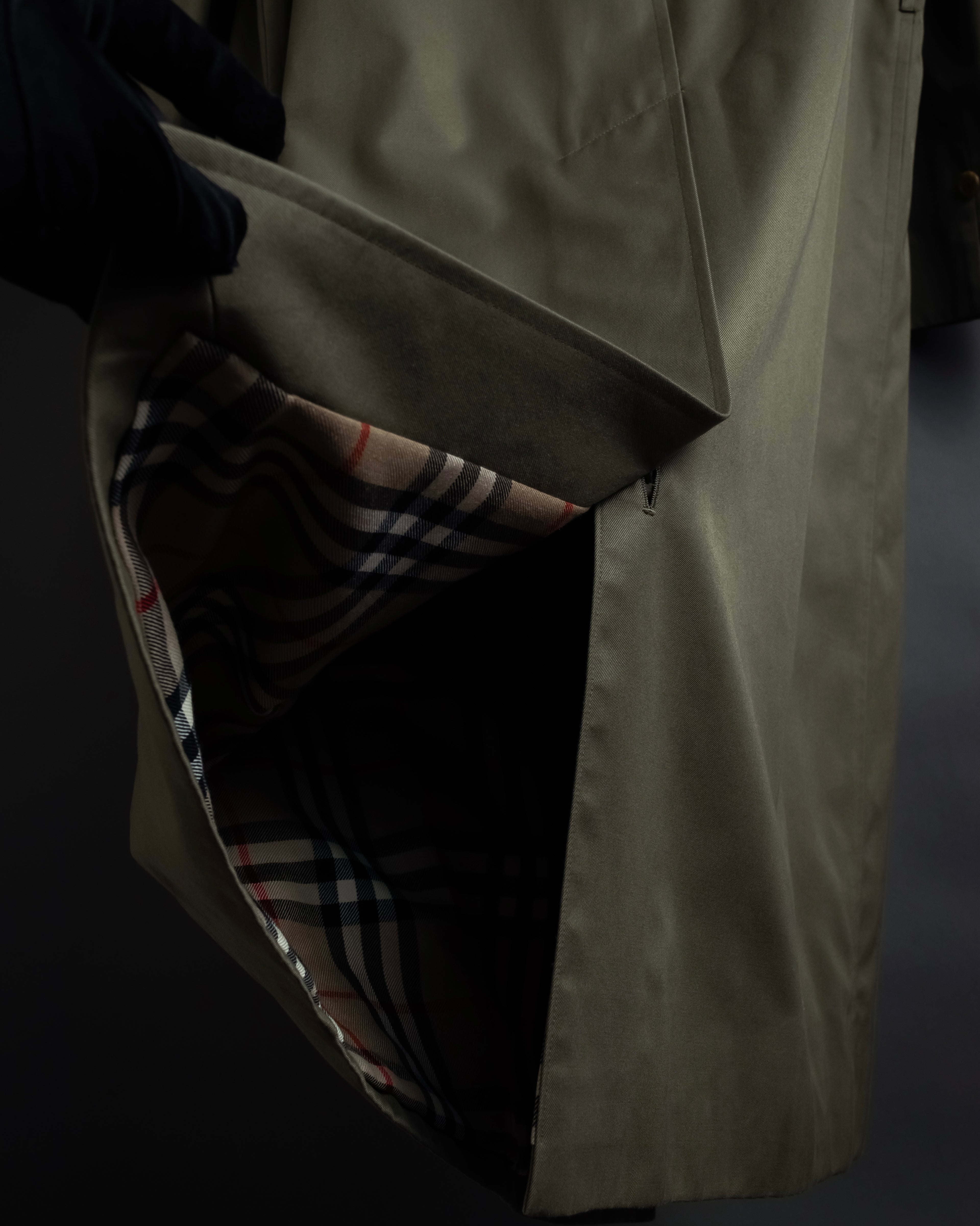 "BURBERRYS" Cape-attached design stand collar coat