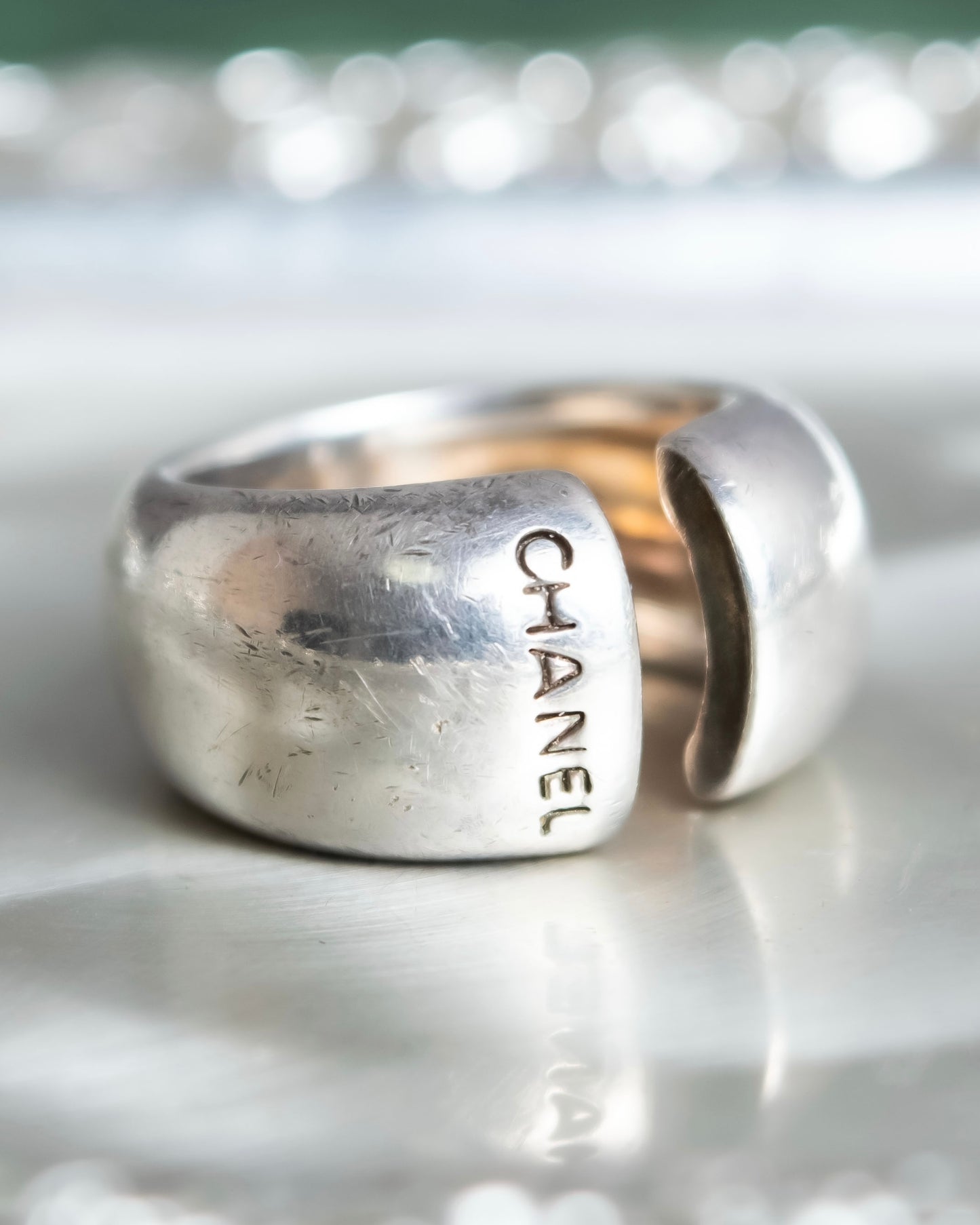 "CHANEL" Beautiful curves engraved logo silver ring