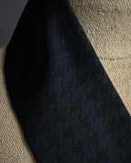 -MOOD Christmas Collection-
"Dior" Classic houndstooth pattern Mitza scarf