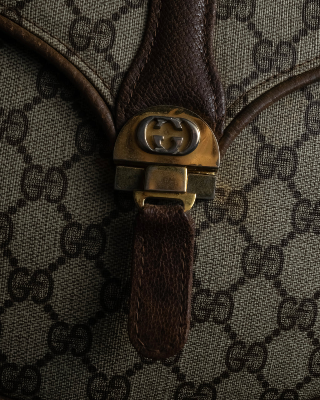 "GUCCI" 1970-80's Clasp design GG logo pattern shoulder bag