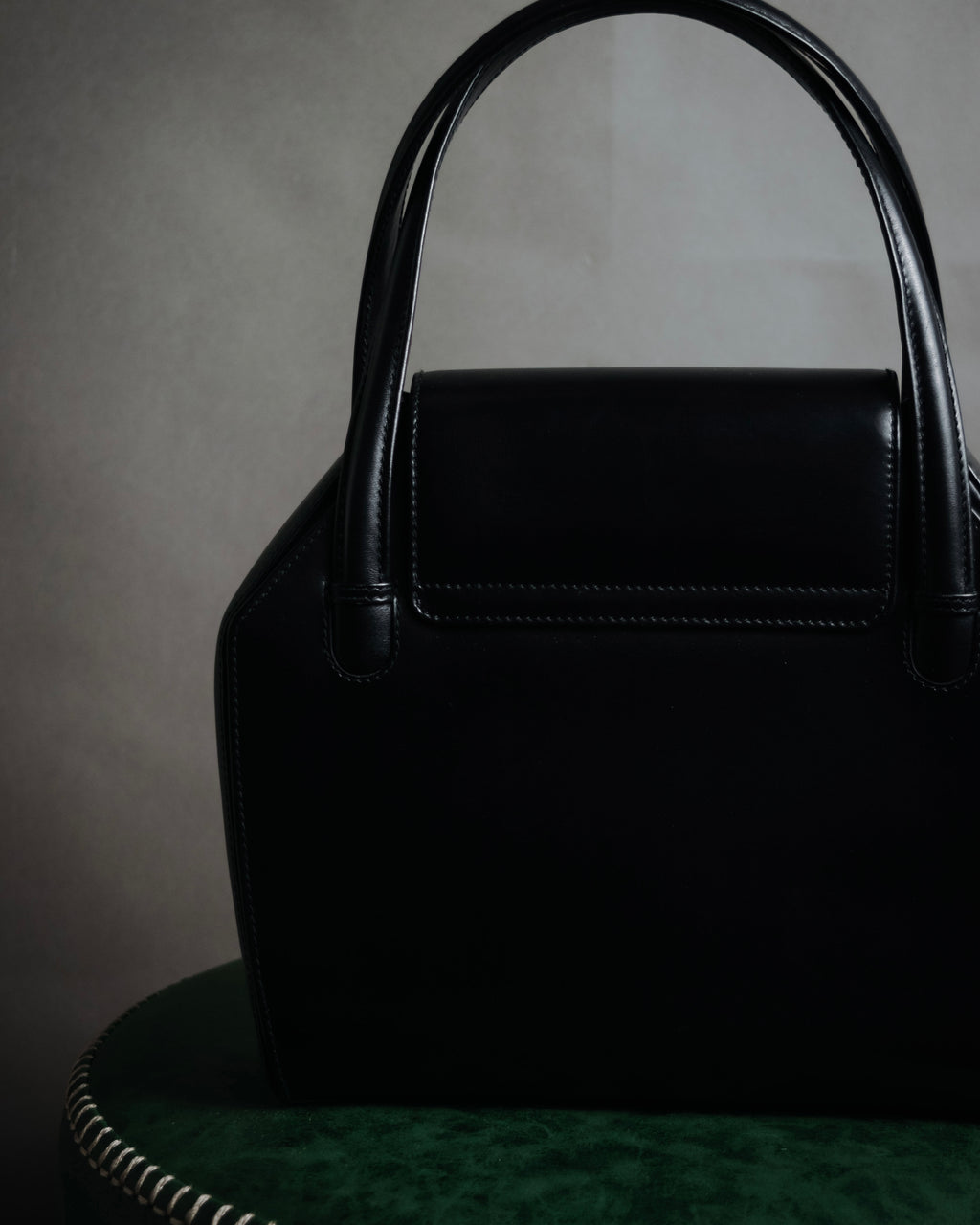 –SPECIAL– "GUCCI" 90’s Architectural oval hardware box calf handbag