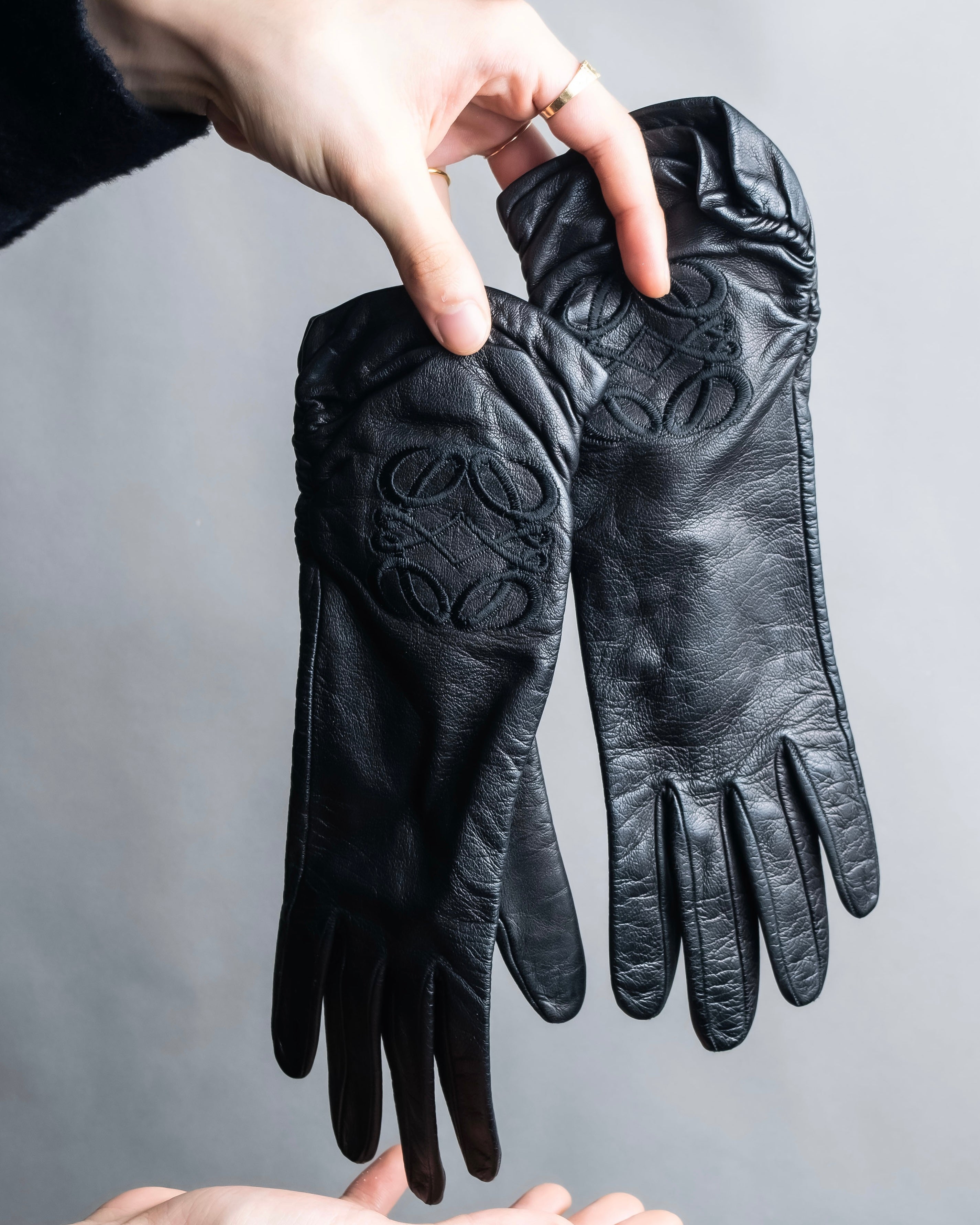 "LOEWE" Anagram logo engraved leather gloves