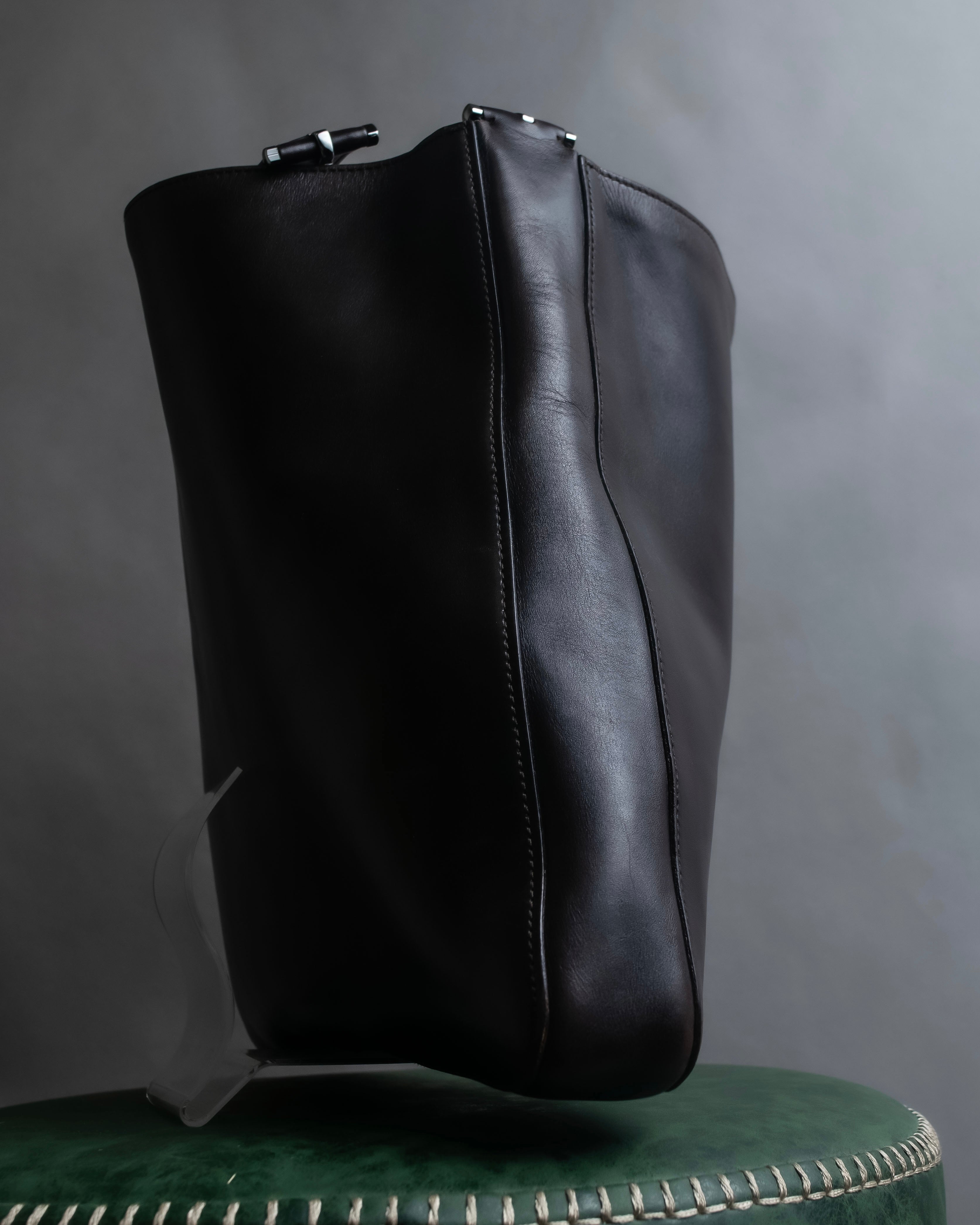 "GUCCI" Metal handle detail brown leather bag