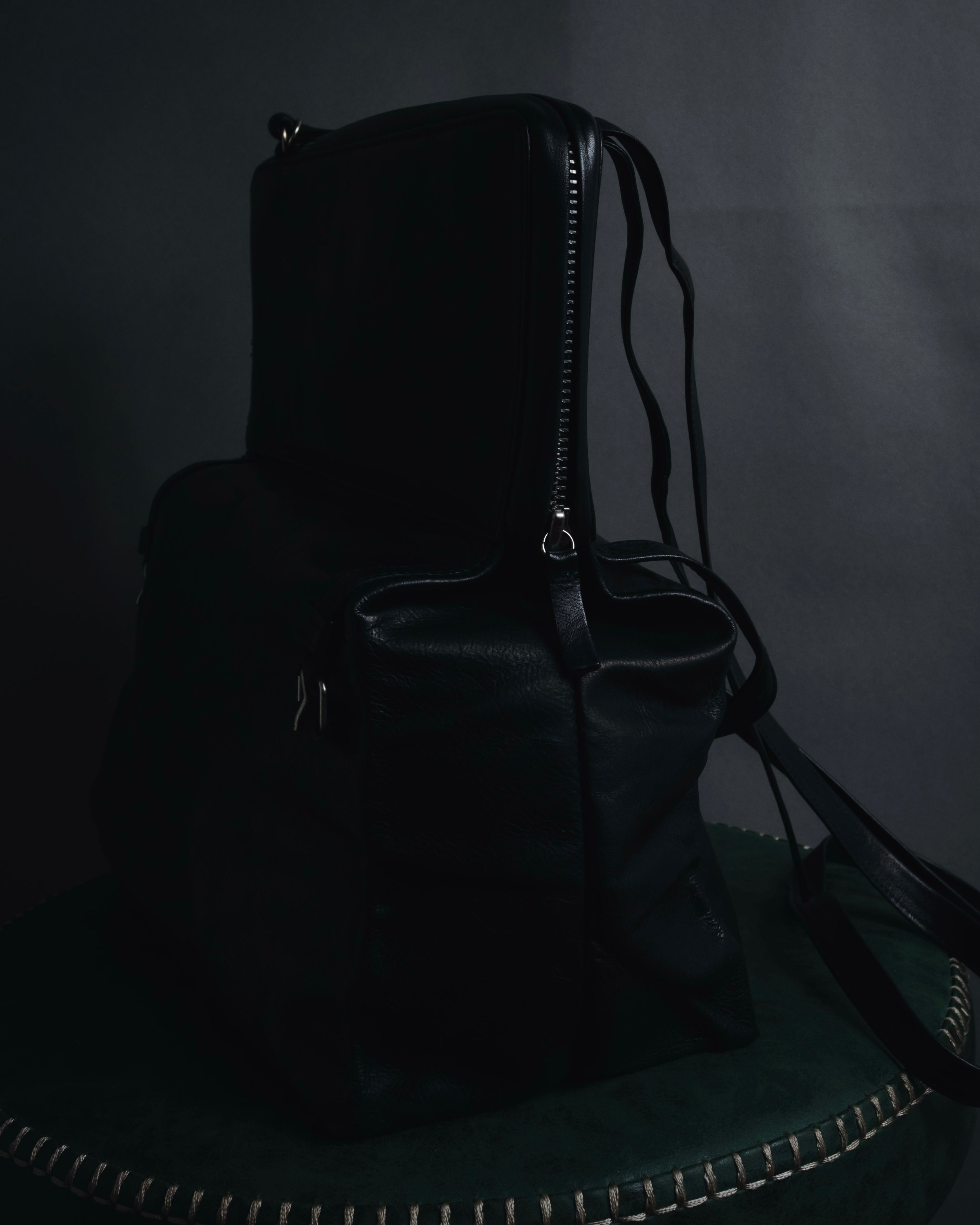 –SPECIAL– "ANN DEMEULEMEESTER" 2010-2013 Transformable roll-top vitello leather bag