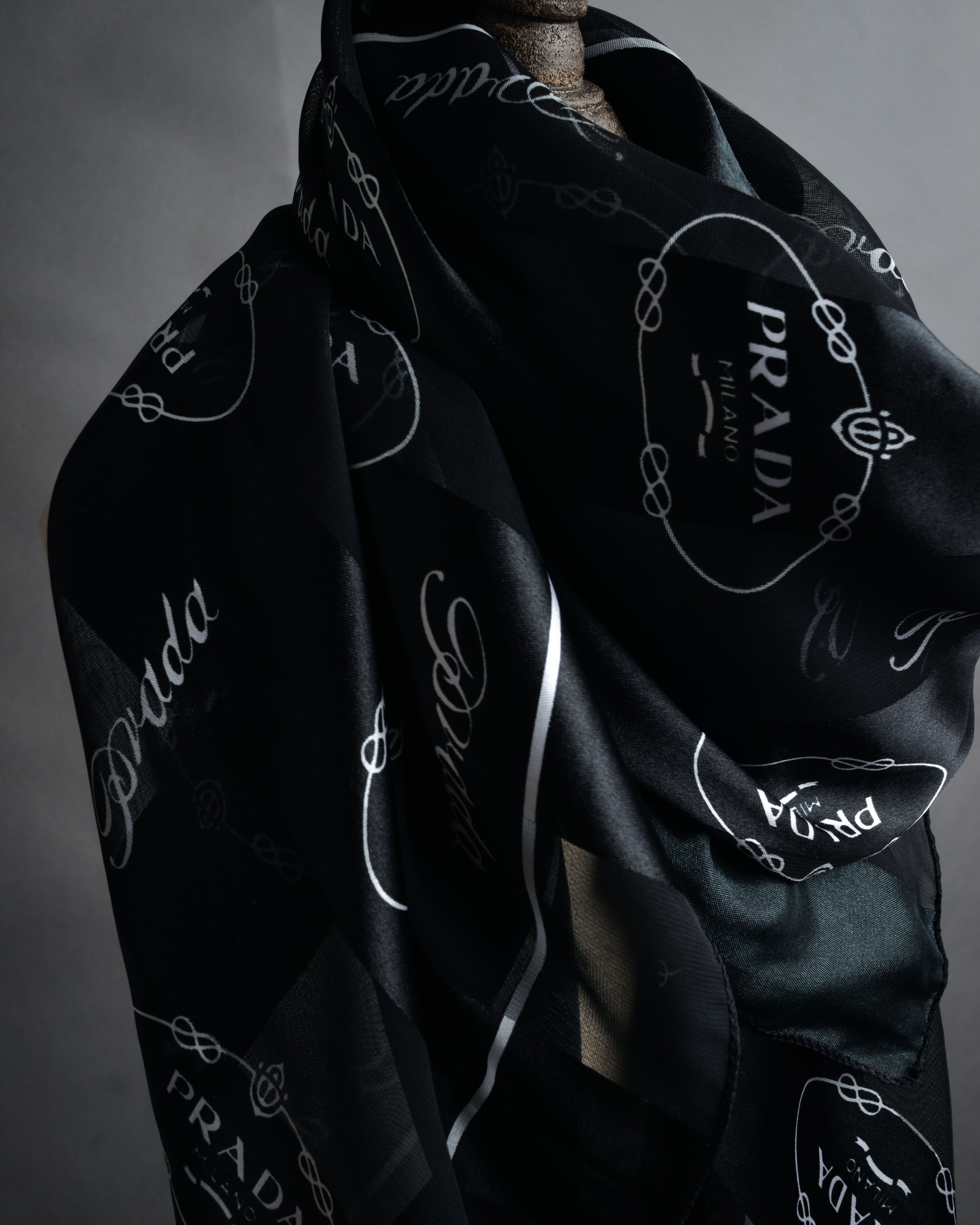 “PRADA” 2000’s Logo large scarf