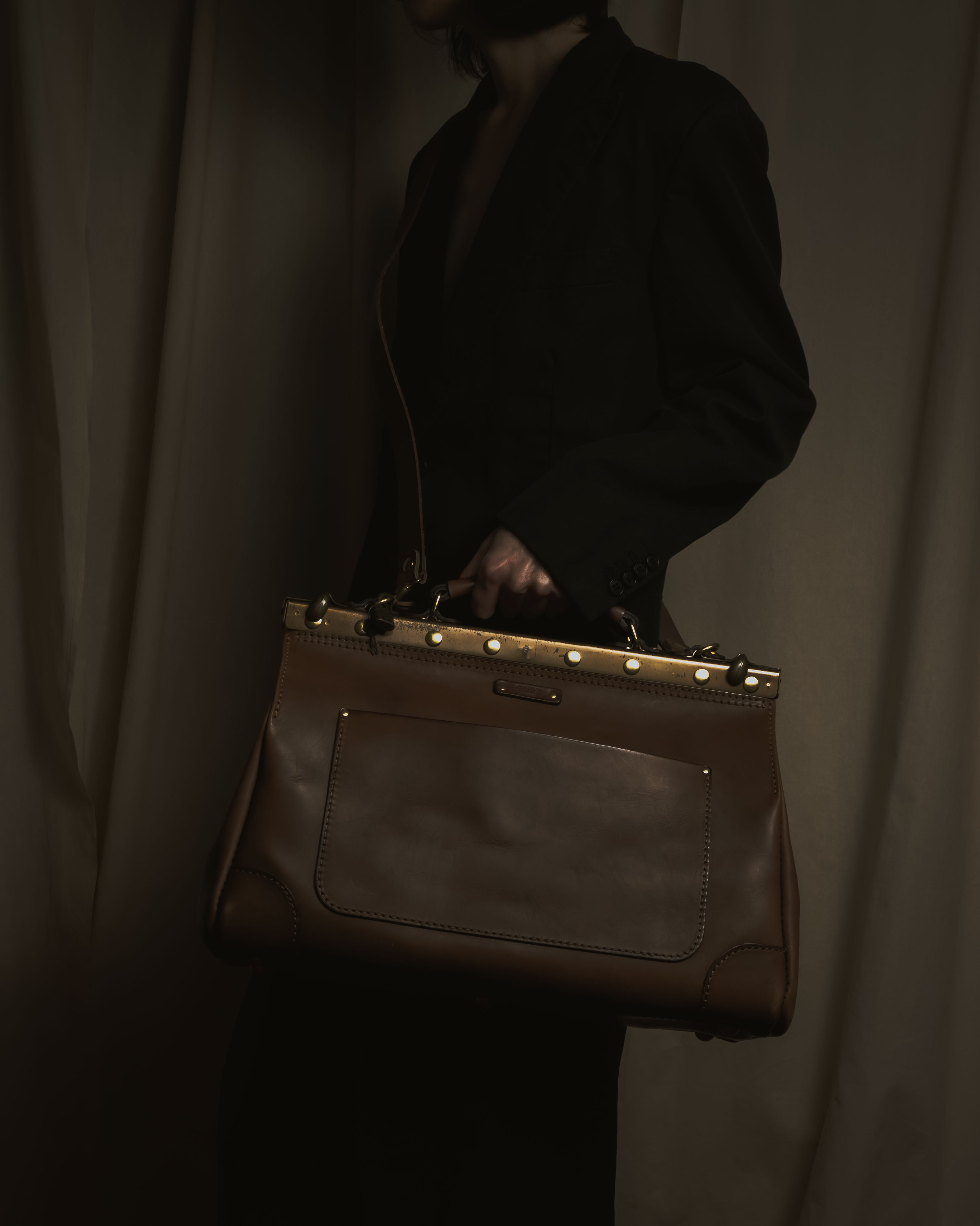 “HERZ” 2010年代-20年代 原创拿铁色皮革框架医生包