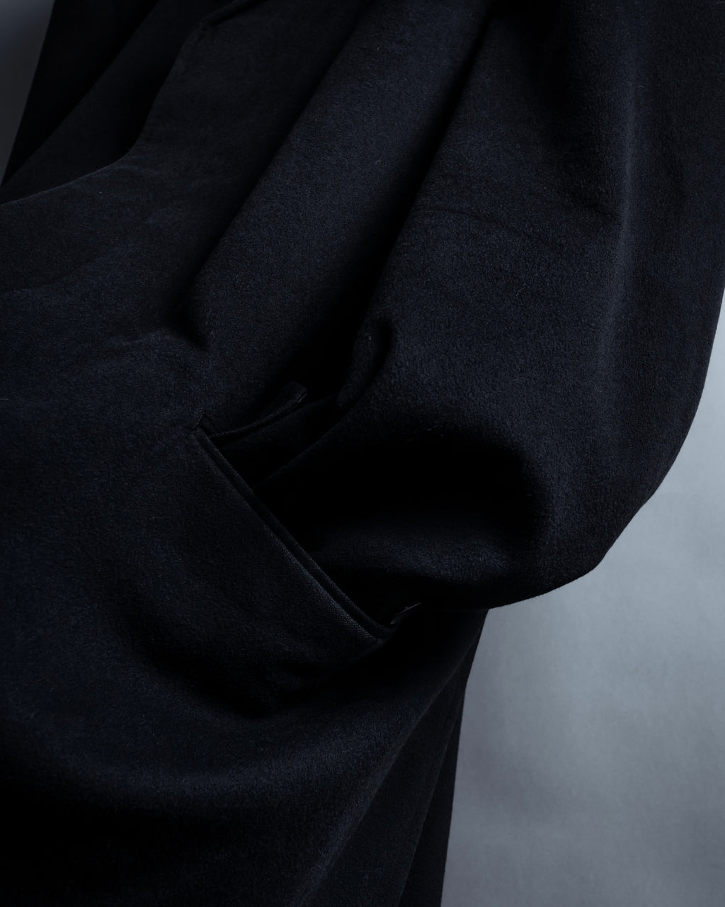 "Ermenegildo Zegna" Drapey finish 100% cashmere cloth chester coat