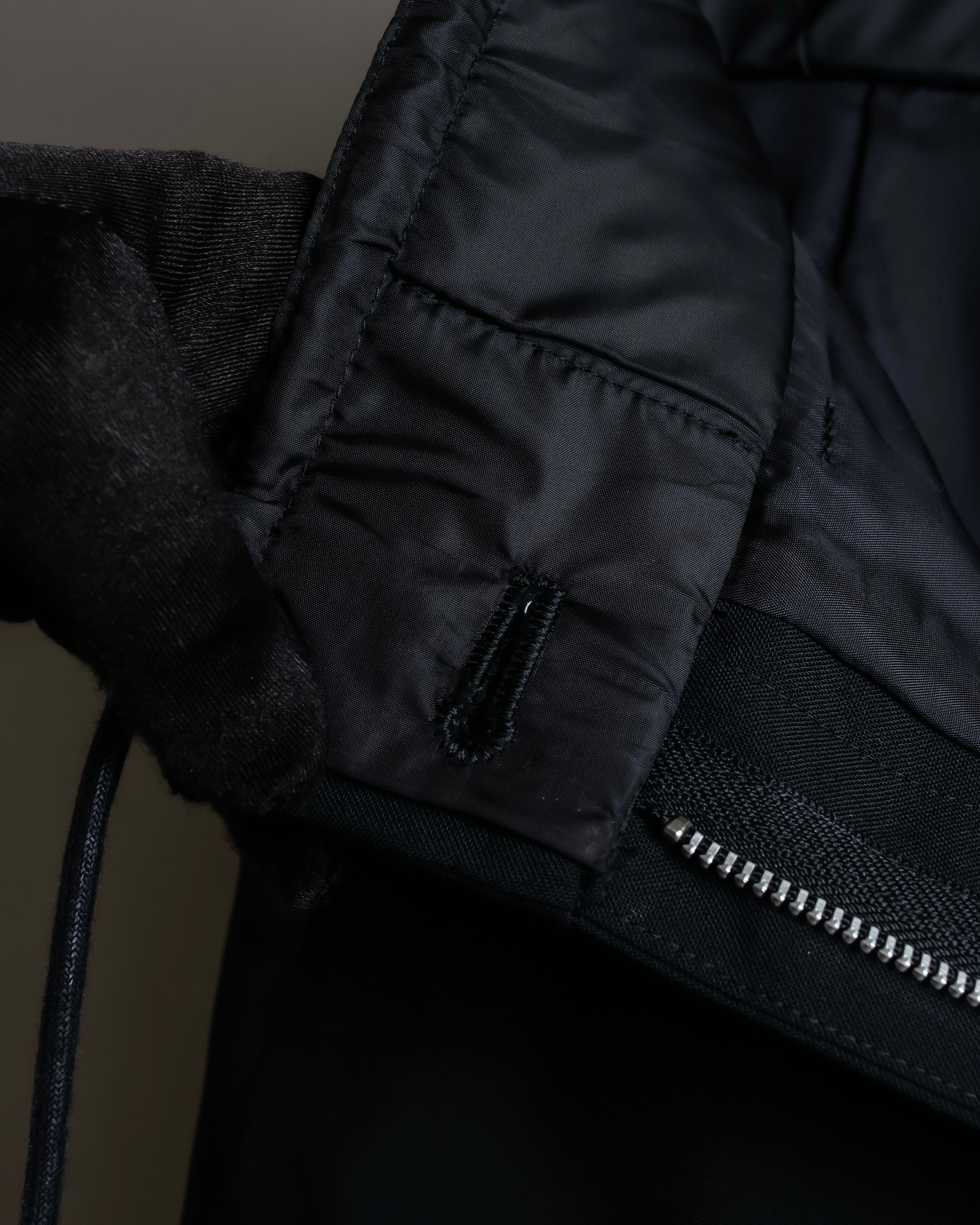 "sacai" Satin line design tapered slacks