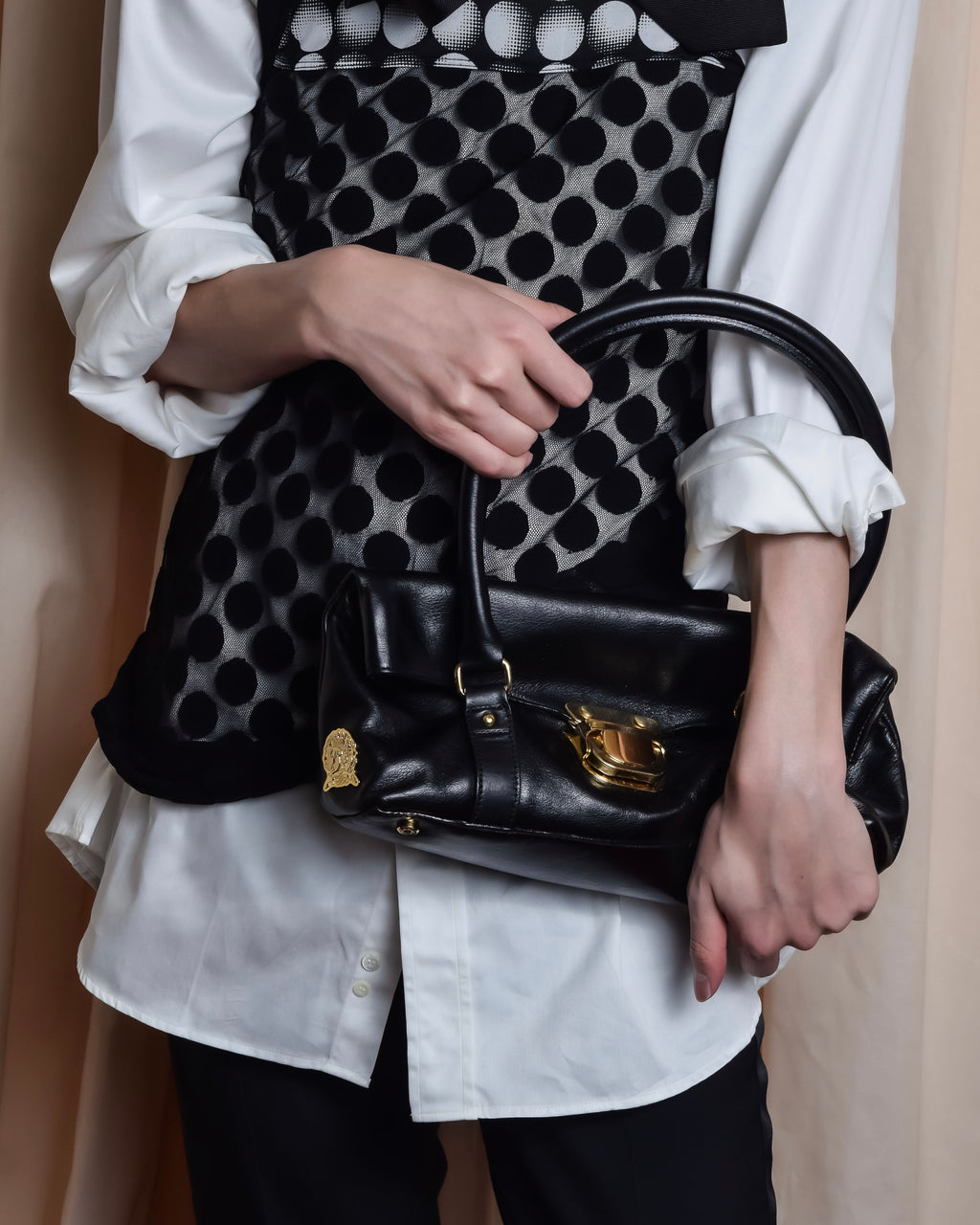 "ADMJ" Gold clasp grain leather shoulder bag