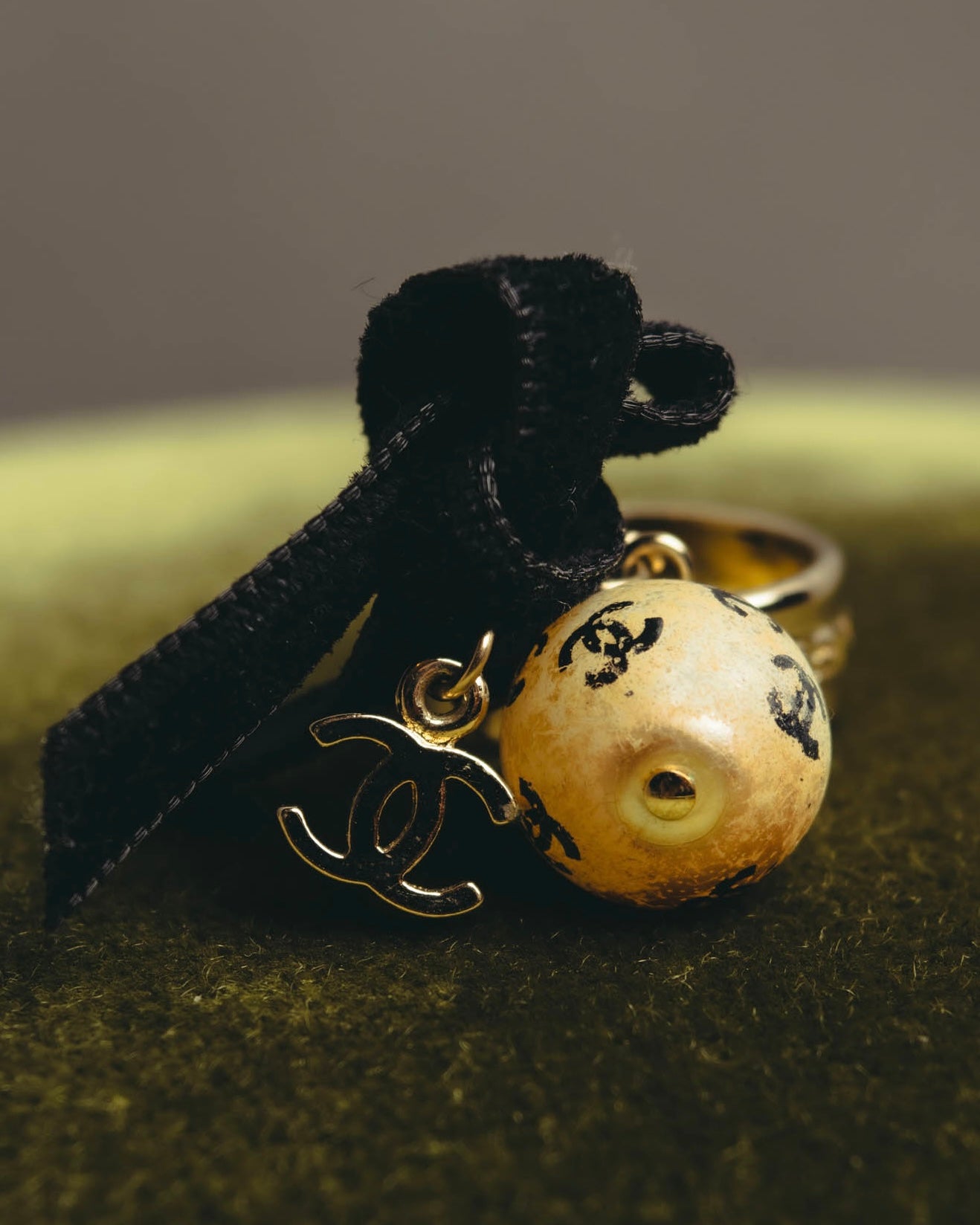 "CHANEL" 00's Playful charm ring
