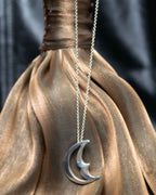 "Tiffany&Co" Crescent moon paloma picasso necklace