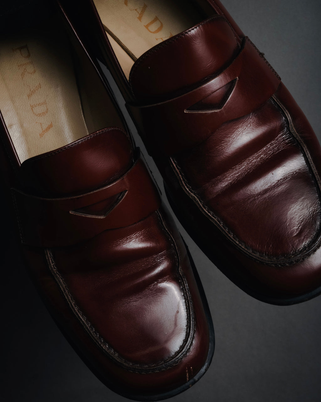 "PRADA" 90’s-00’s Hexagon knight rubber sole polished penny loafer